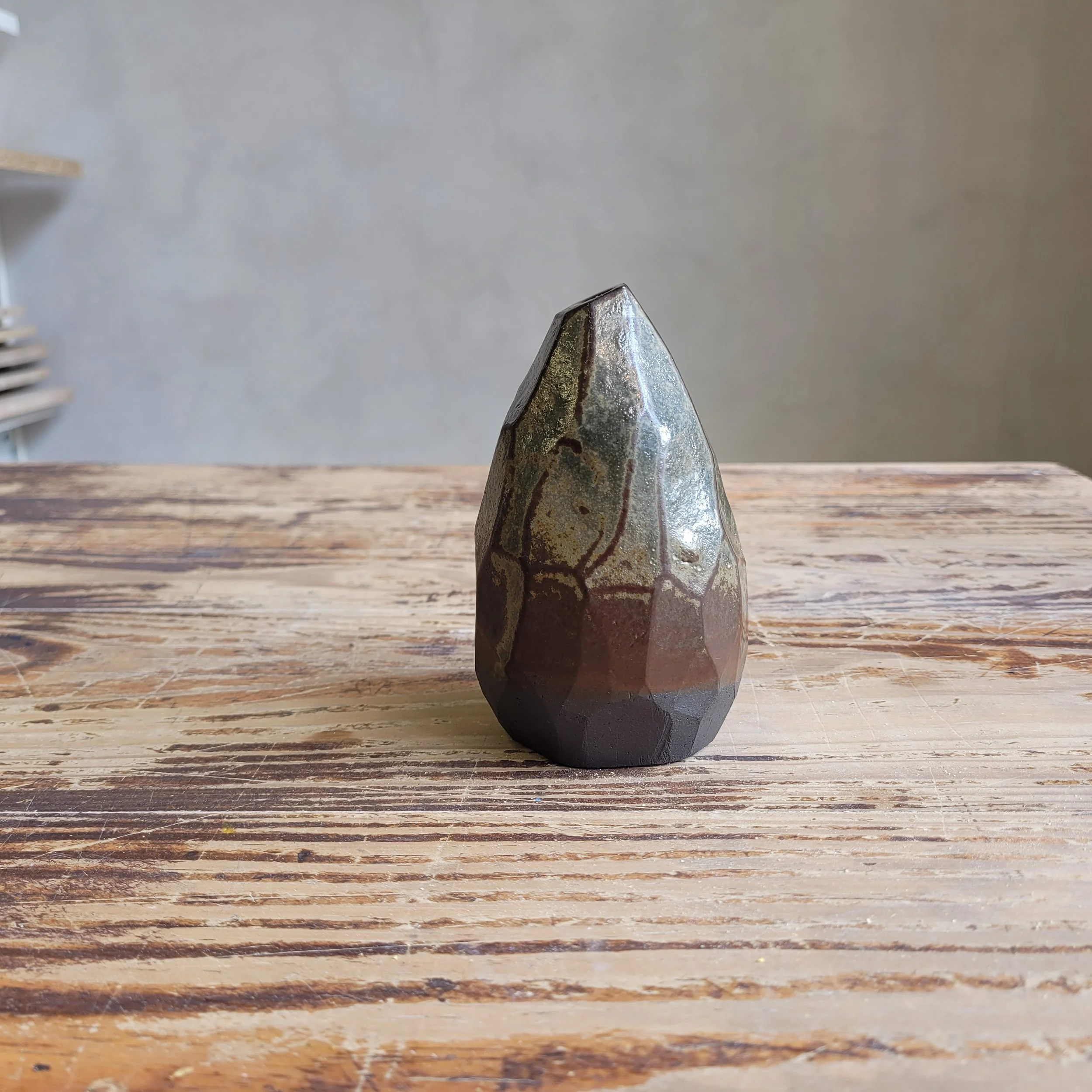 Vase-lame-gres-noir-4.jpg