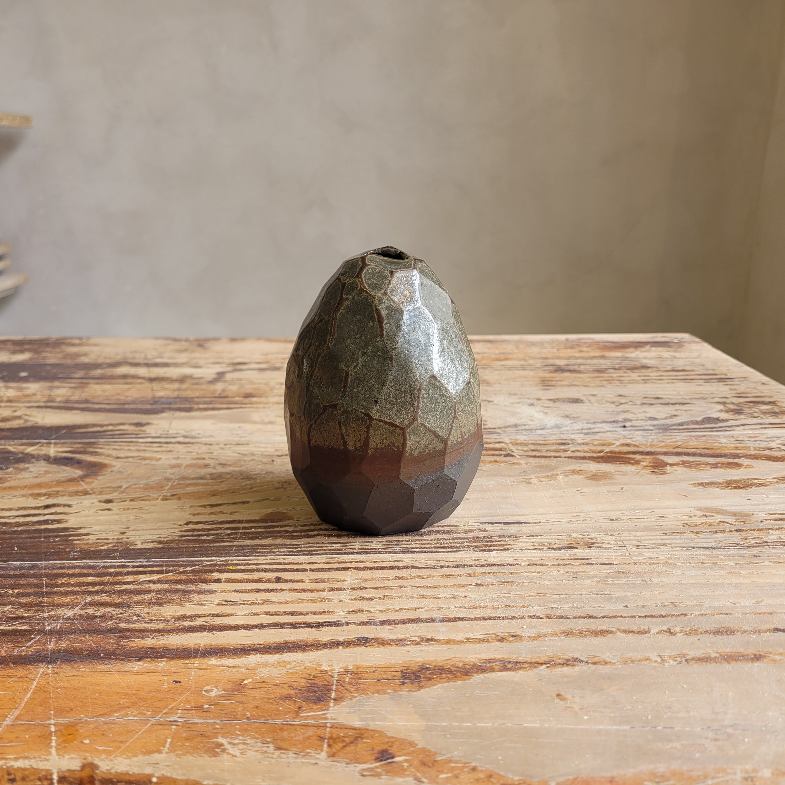 Vase-lame-gres-noir-1.jpg