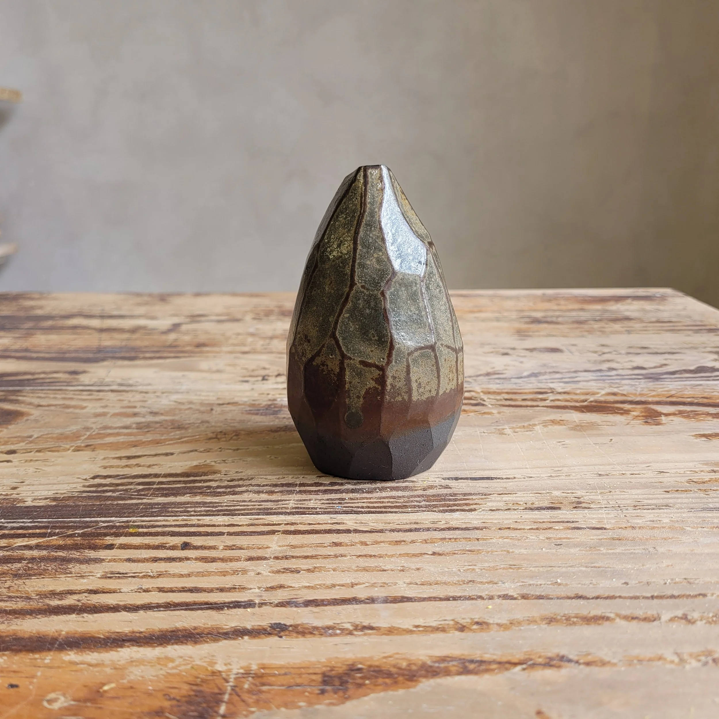 Vase-lame-gres-noir-5.jpg