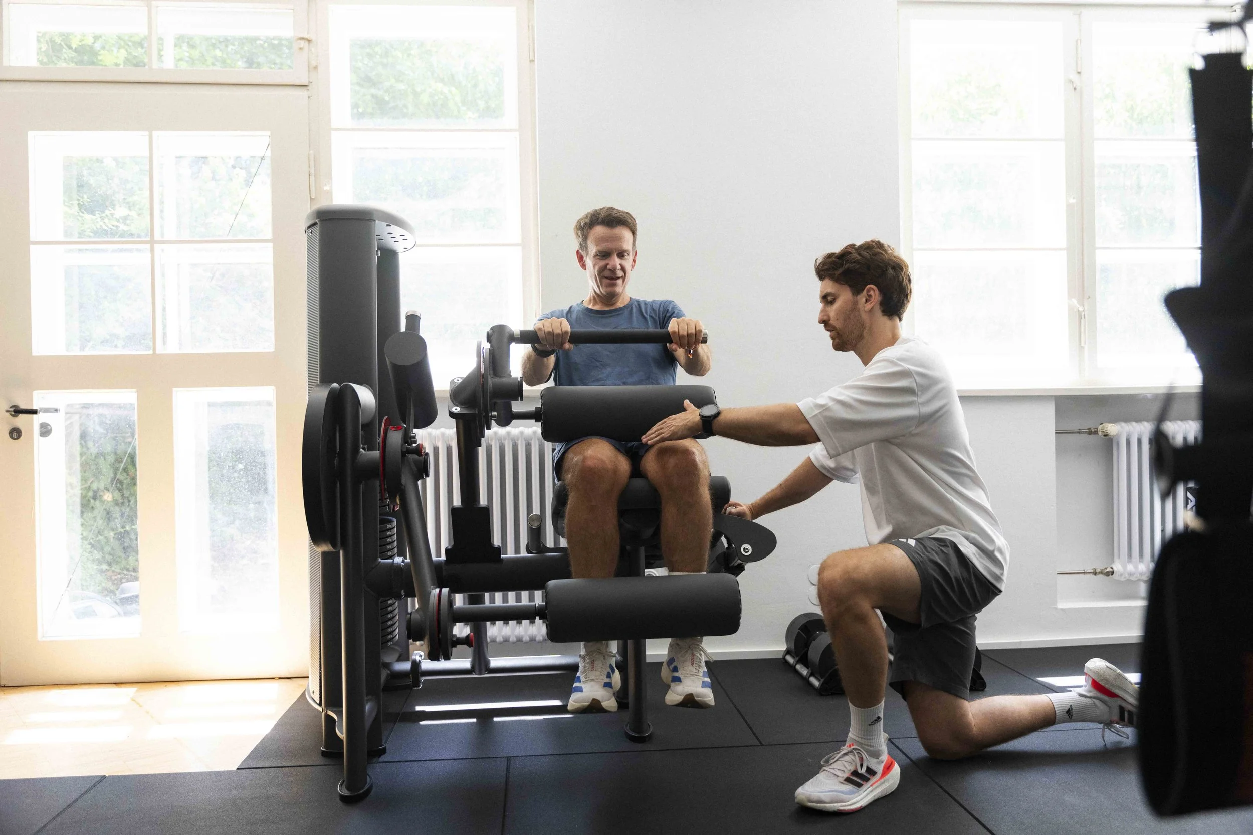 Physiotherapie training performance münchen Schwabing Alexander Gelfius Nicky Hollaus sportphysiotherapie dosb Olympia recovery performance sweet spot Verletzung operation Reha prävention privatpraxis physio gym fitness Trainingsraum ELEIKO sport