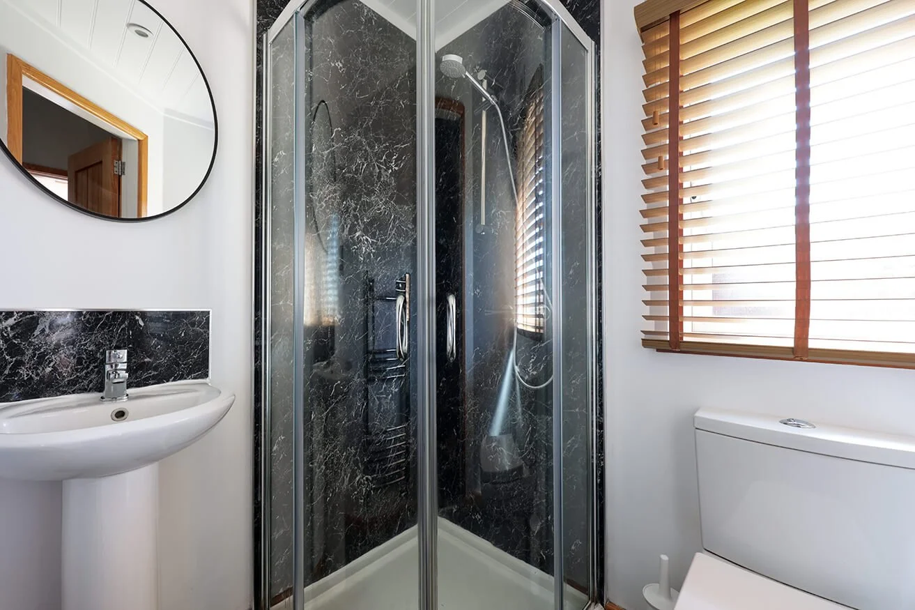 ensuite.jpg