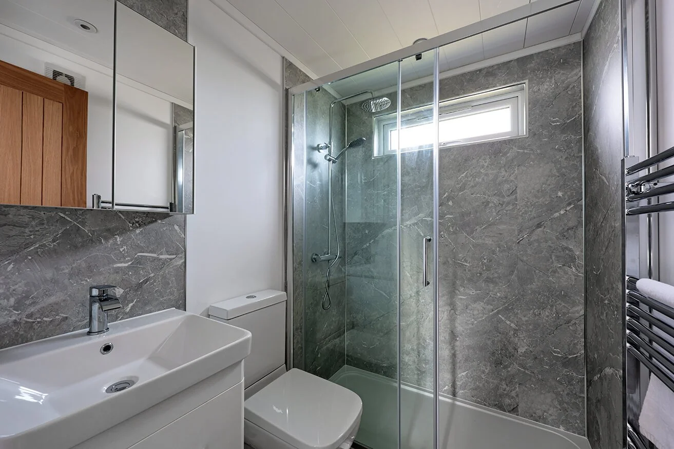 ensuite shower room.jpg