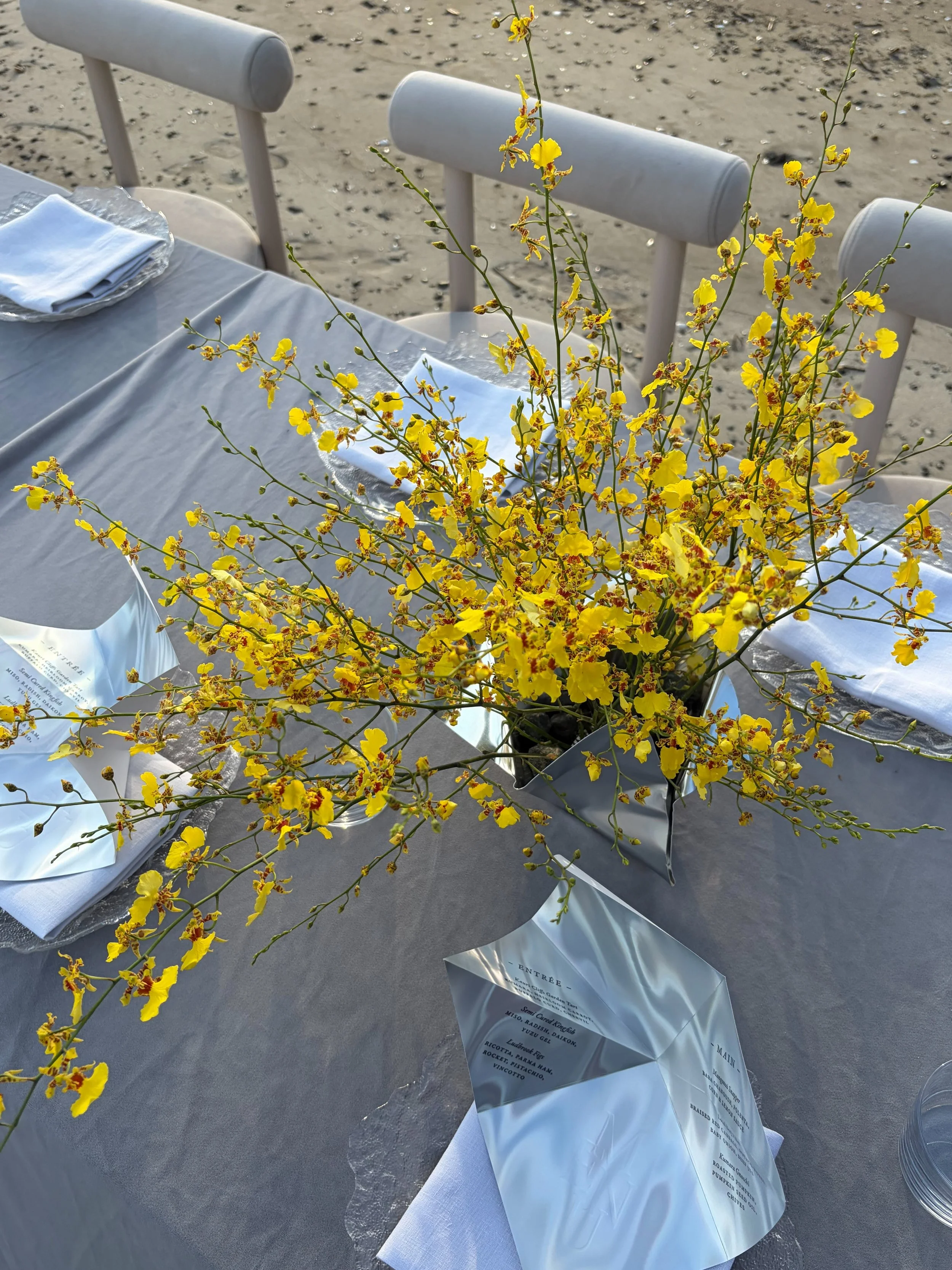 Oncidiums forever 💛💛💛 

From a beautiful shoot at @rosewoodkauricliffs with @alexandrakatecreative