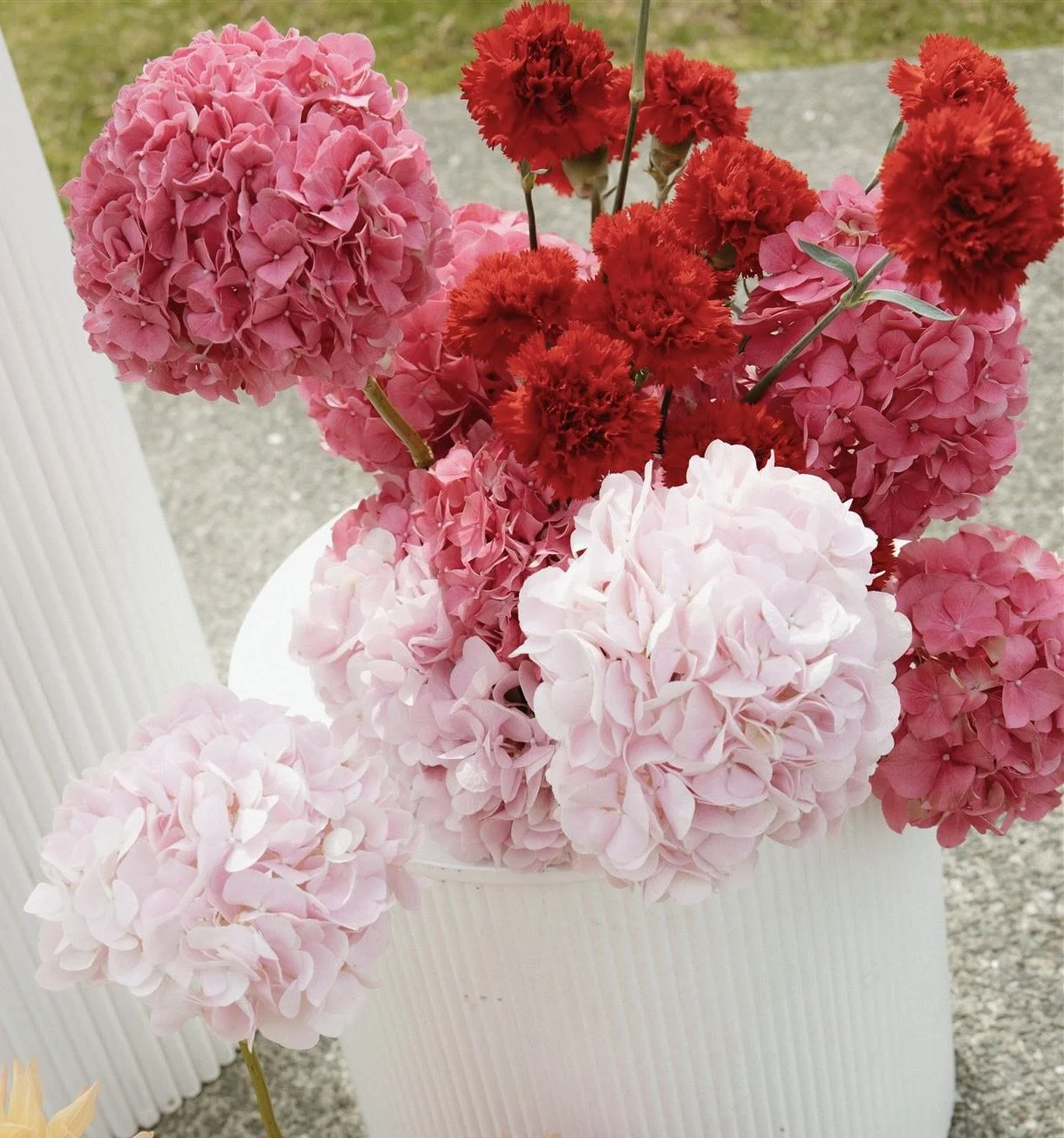 Floral installation in red and pink tones