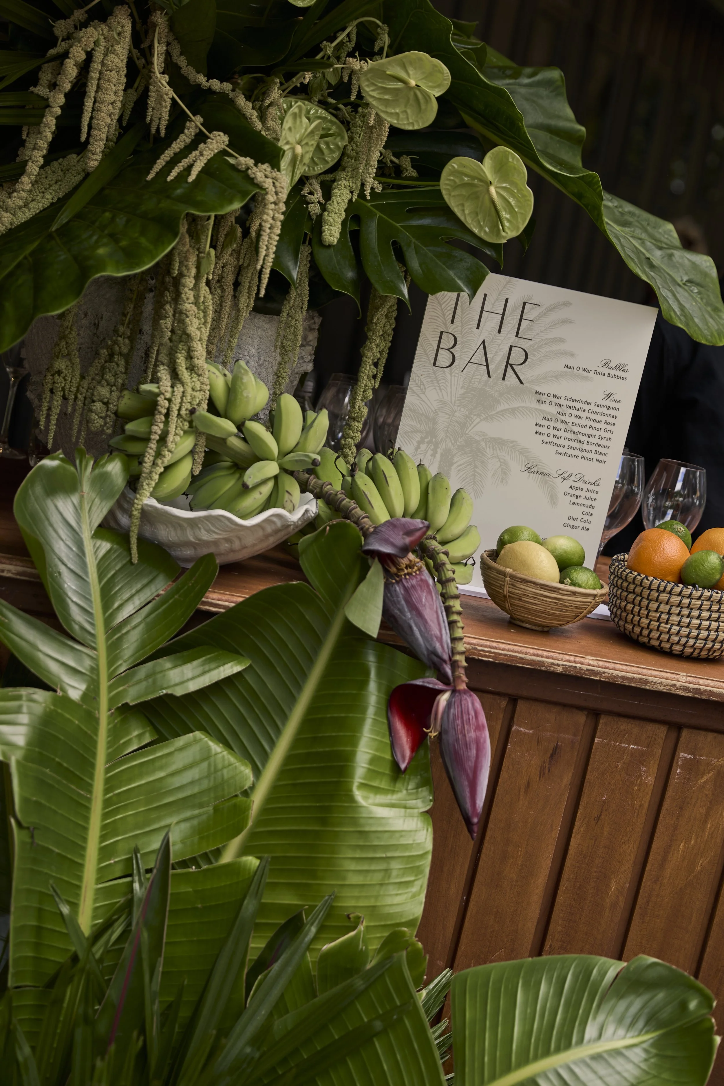 Tropical bar arrangement