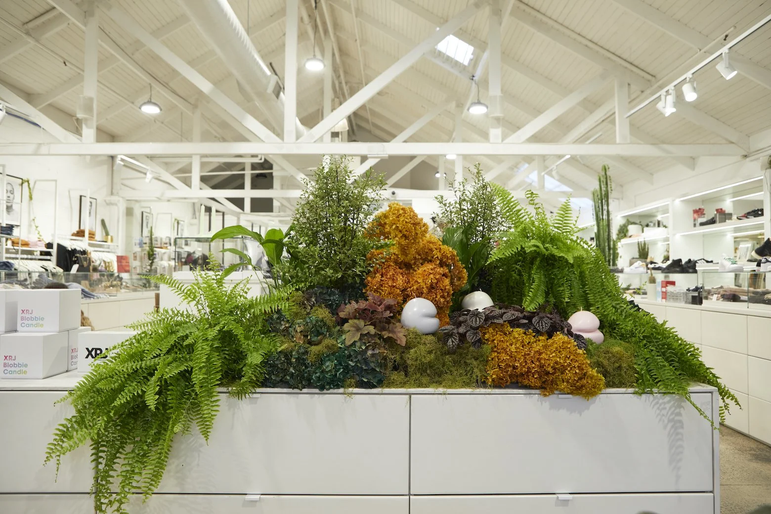 Superette store event florals