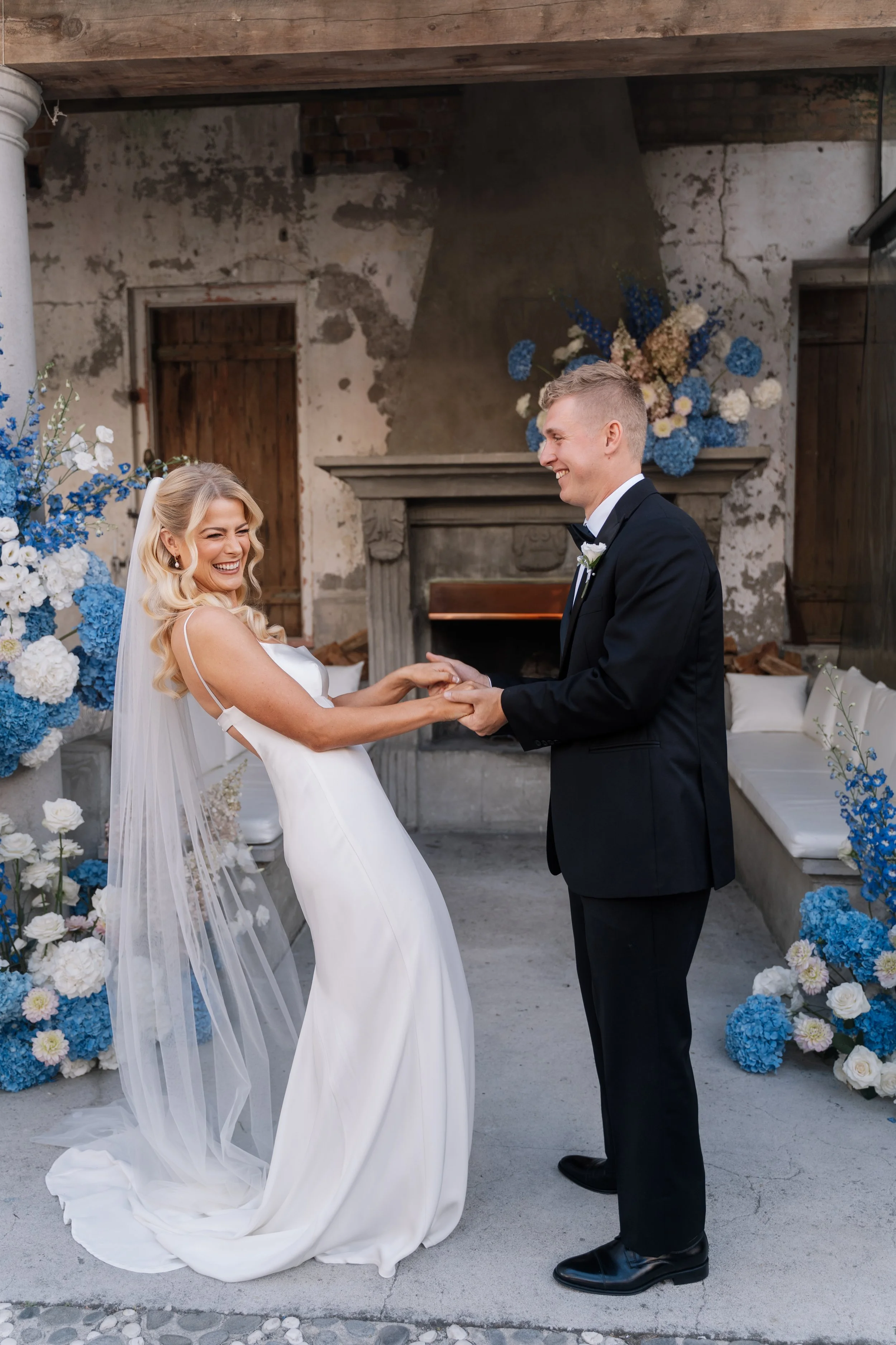 Ceremony with blue hydrangeas