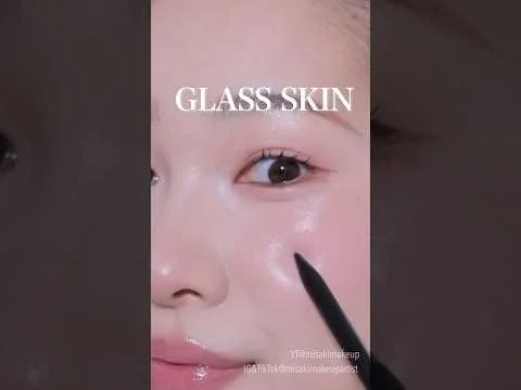 How to Recreate the Ultimate "Glass Skin" Glow (Without Looking Greasy)