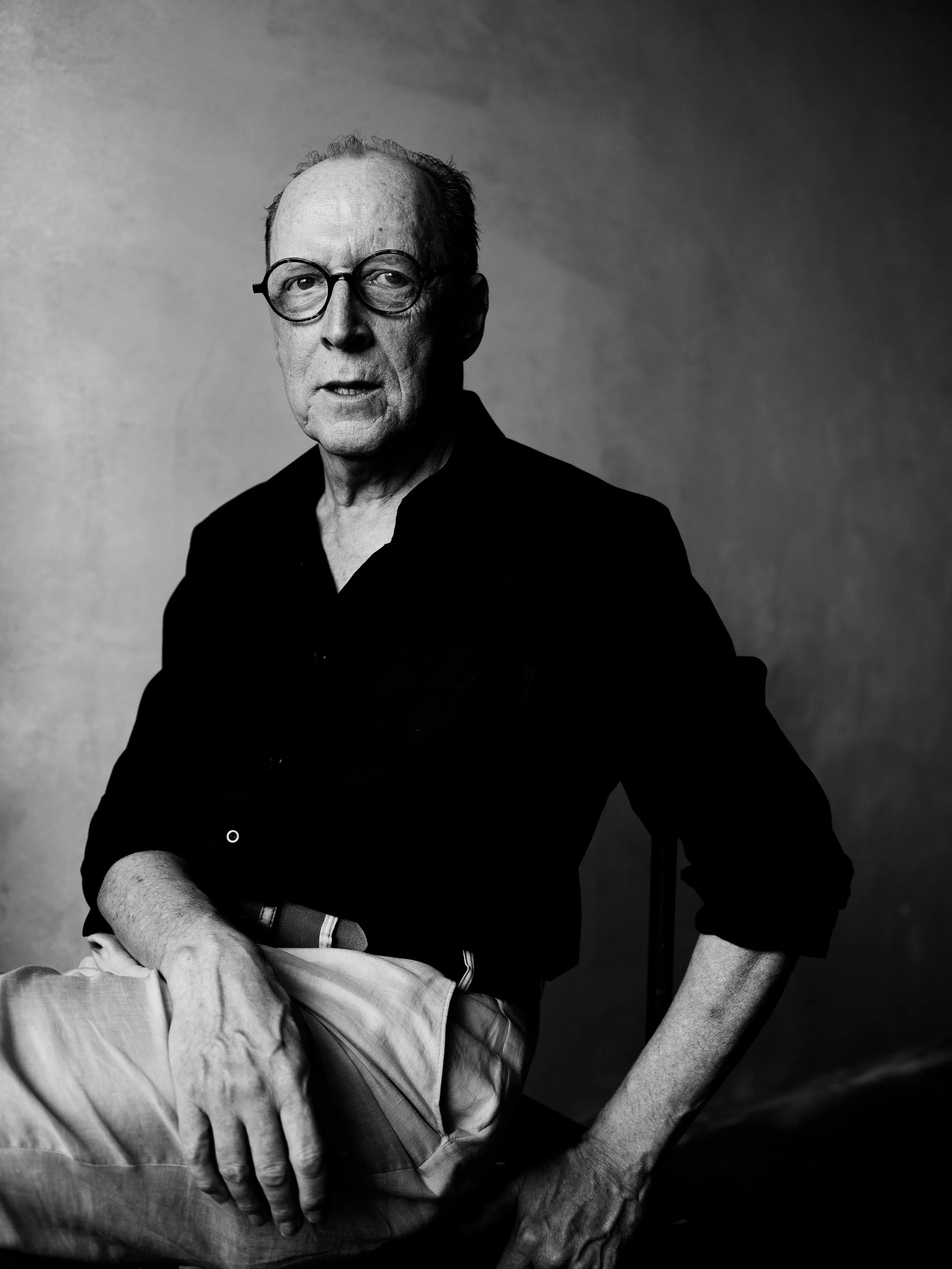 Black and white portrait of Stefan Bednarczyk by Chris Mann
