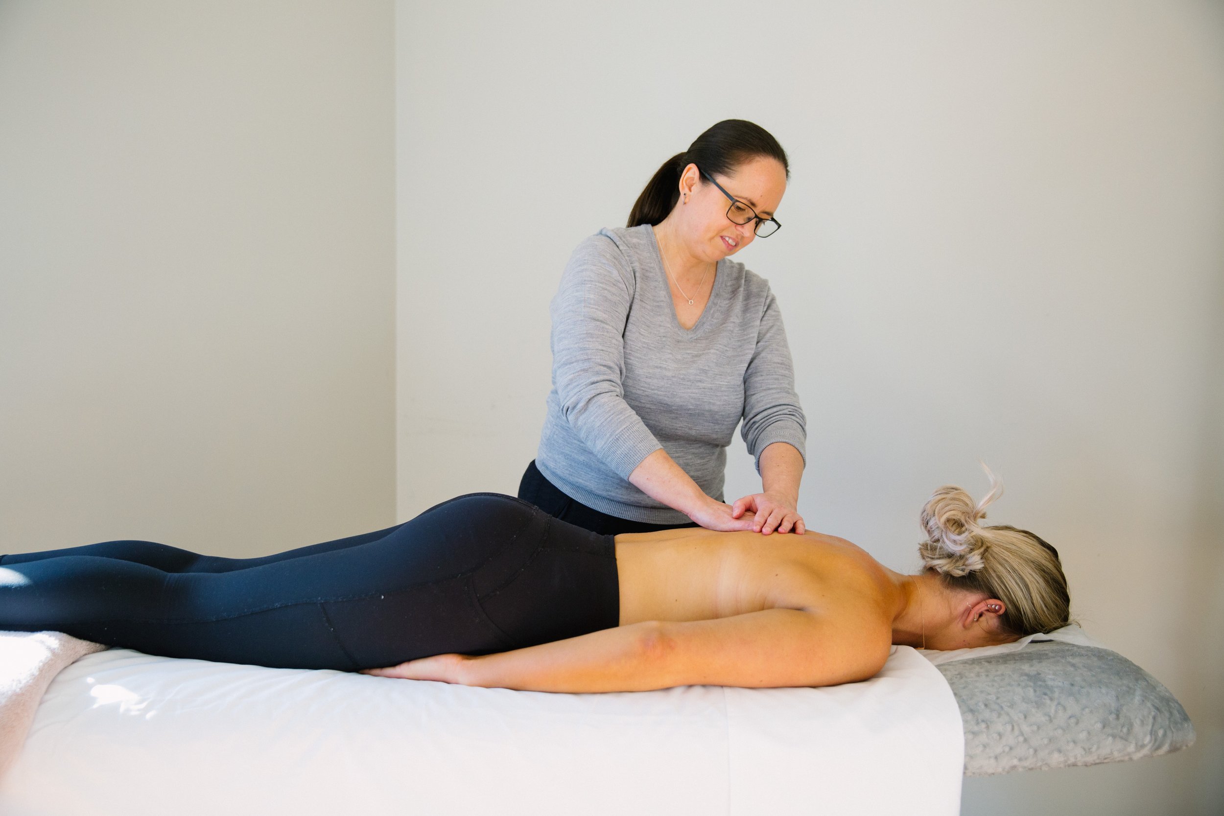 Sarah Yeoman providing myotherapy treatment