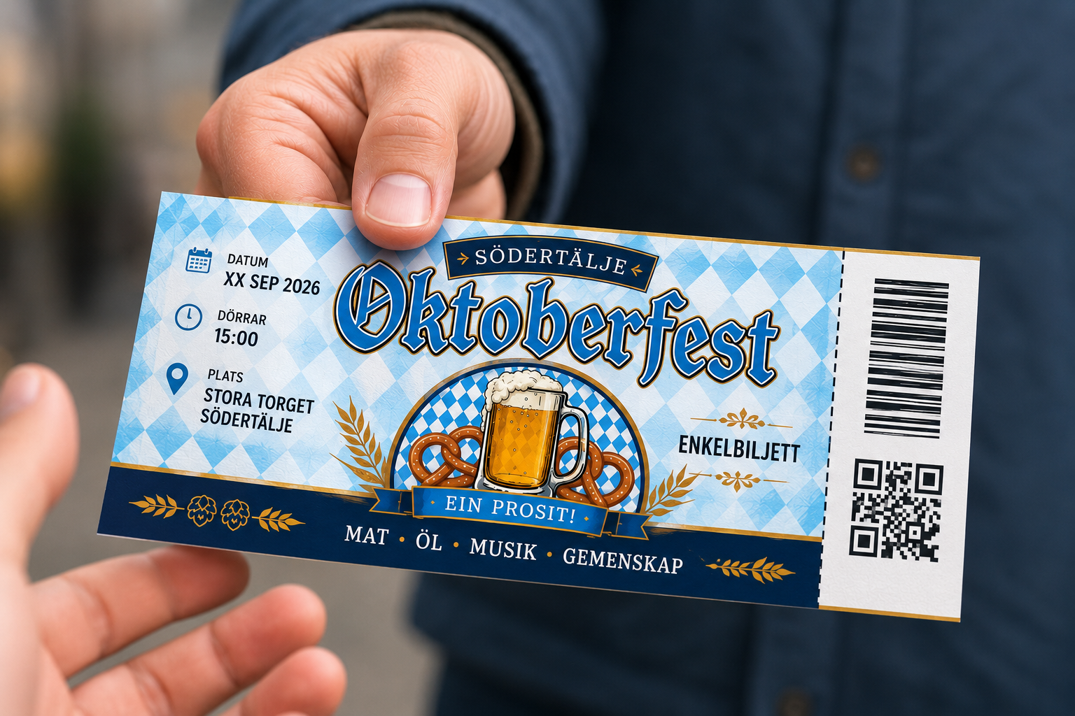 Person håller i en biljett till Oktoberfest med blå och vit rutig bakgrund, bild på ett ölglas och pretzels, samt information om datum, plats och tid.
