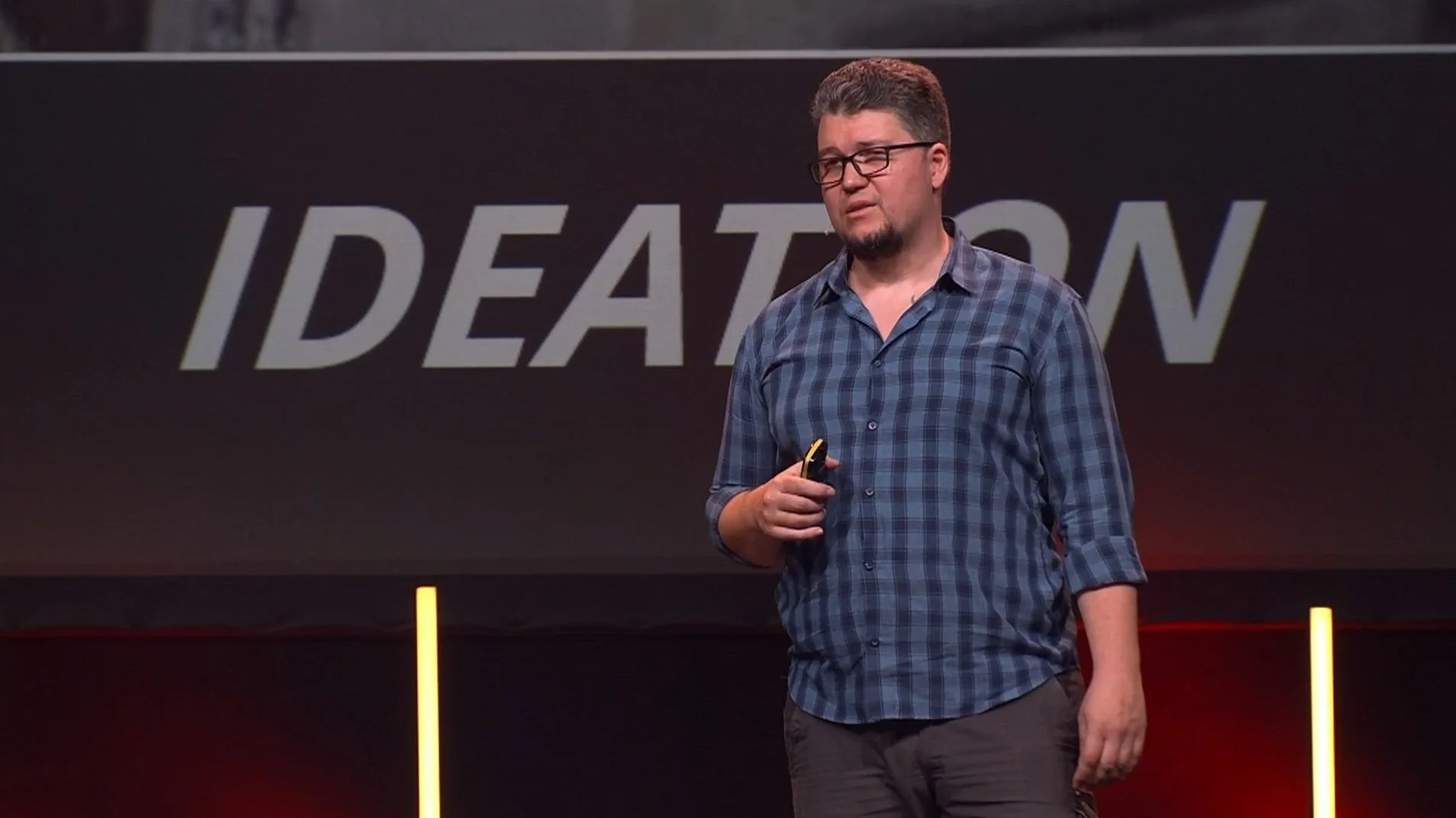Me presenting the design system in a TOPdesk conference