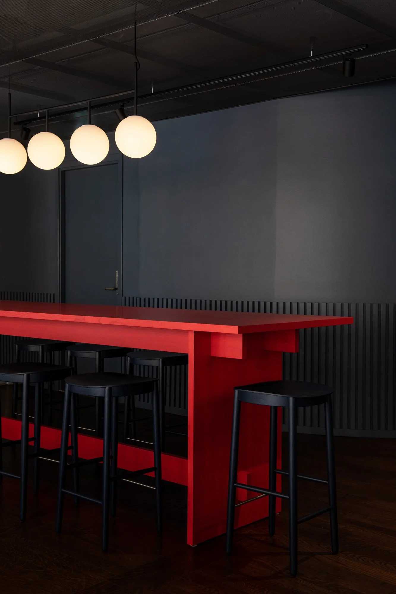 Whyte_Lilja_Stockholm_Futur_table_bar.jpg