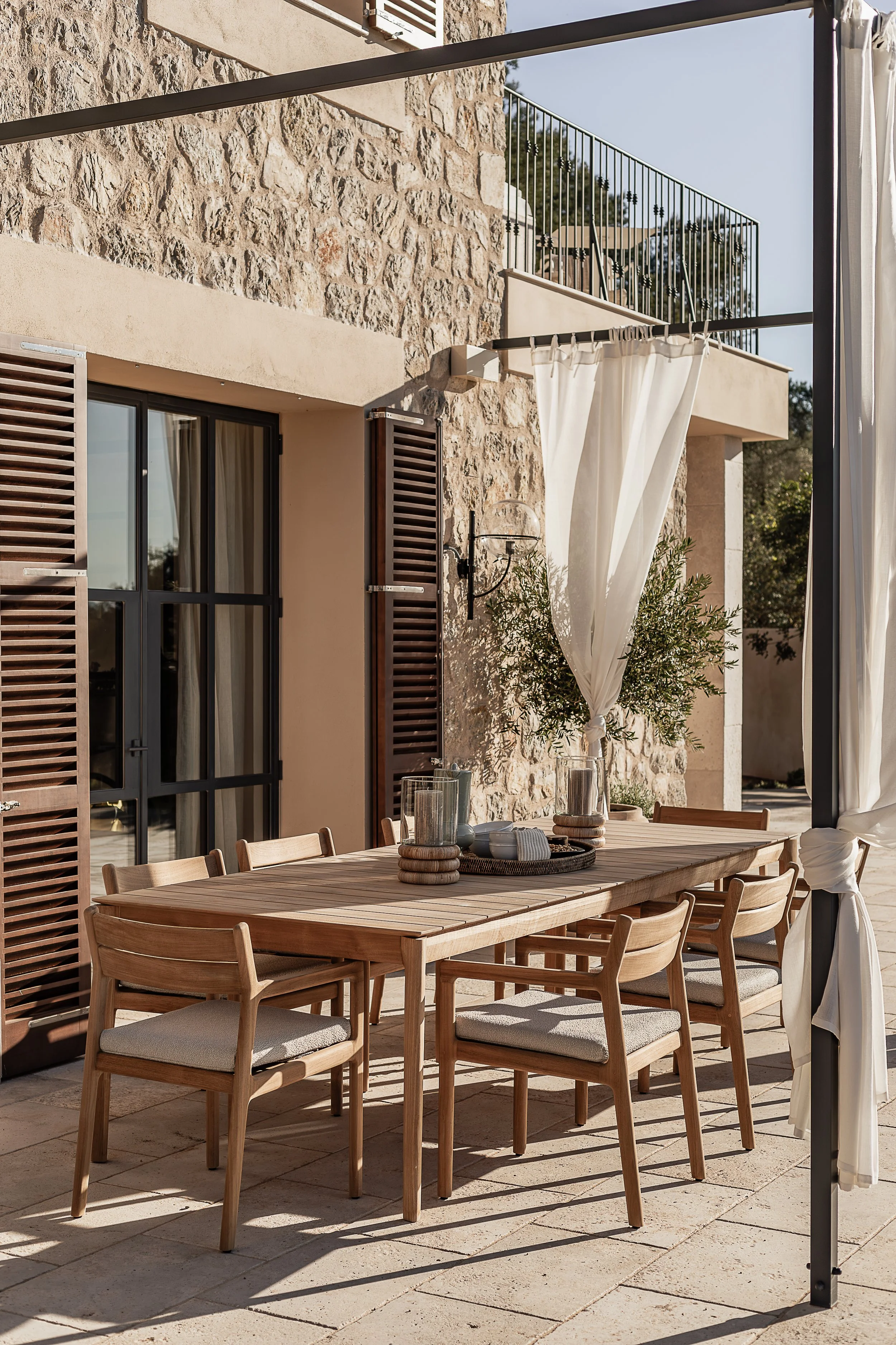 Whyte_Lilja_Spain_Finca_Olivar_Terrace_table.jpg