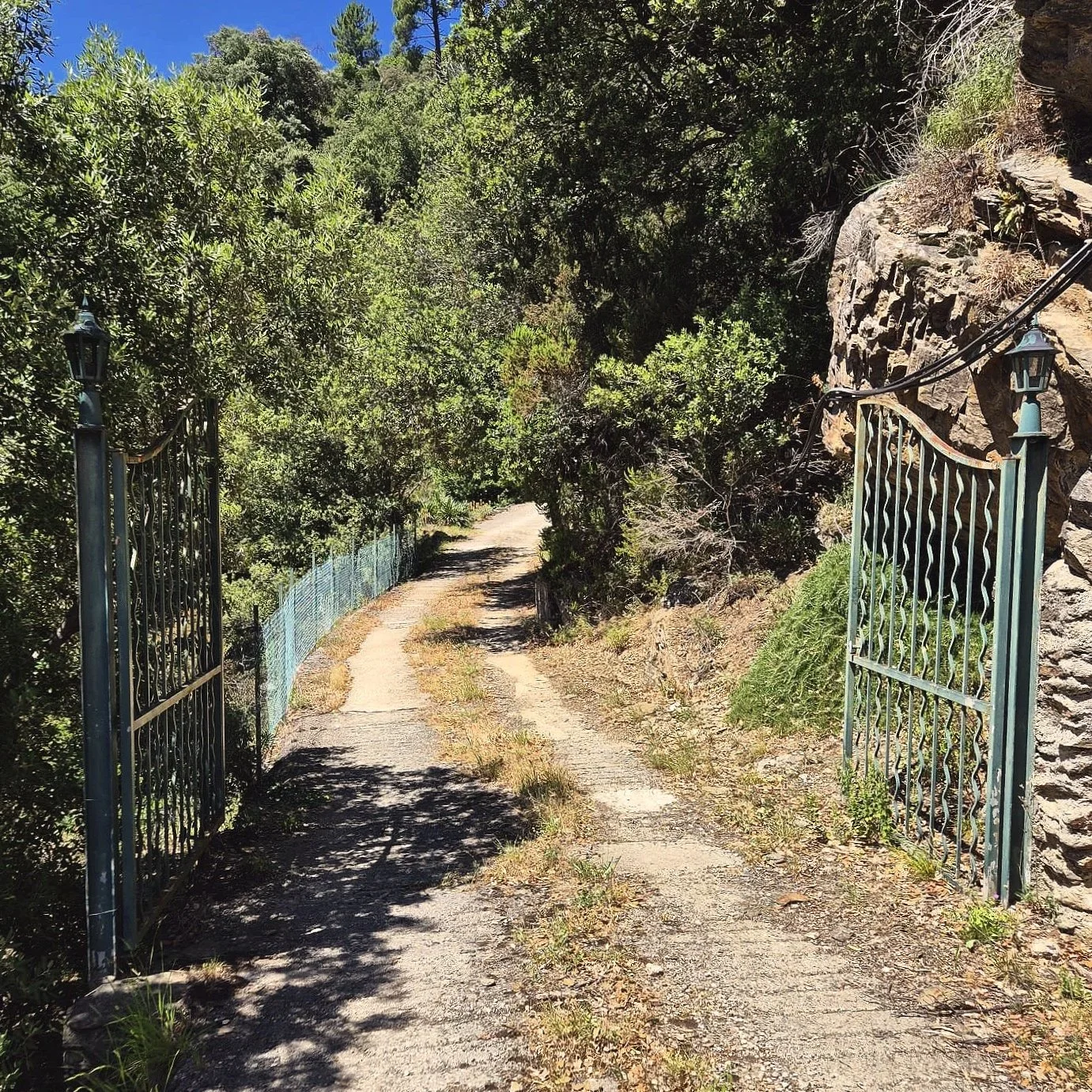 Achter die poort begint het avontuur