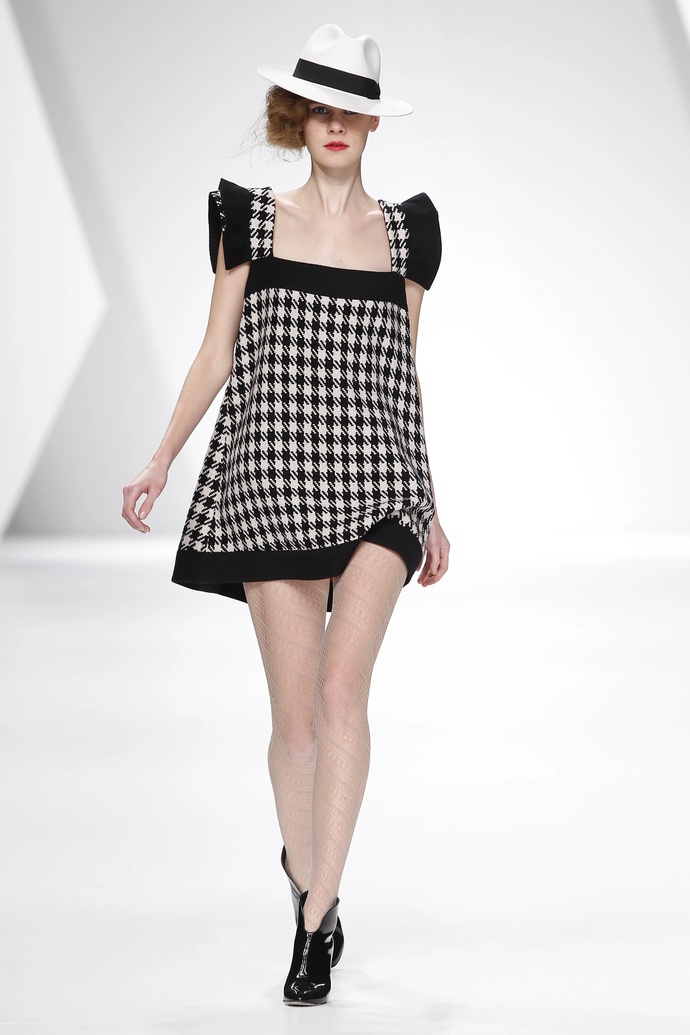 Storytailors_Gentlewomen_W2010_32.jpg