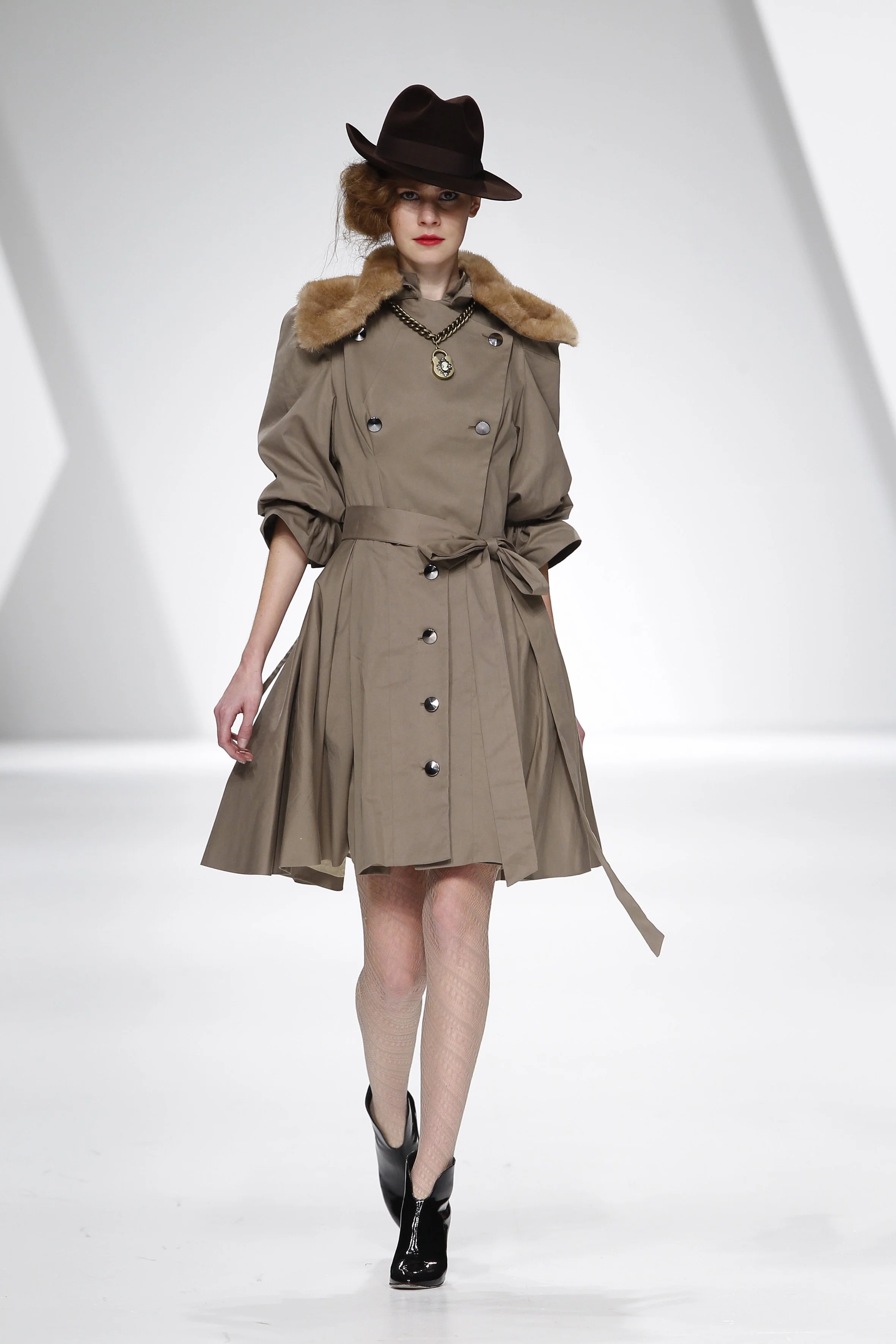 Storytailors_Gentlewomen_W2010_17.jpg