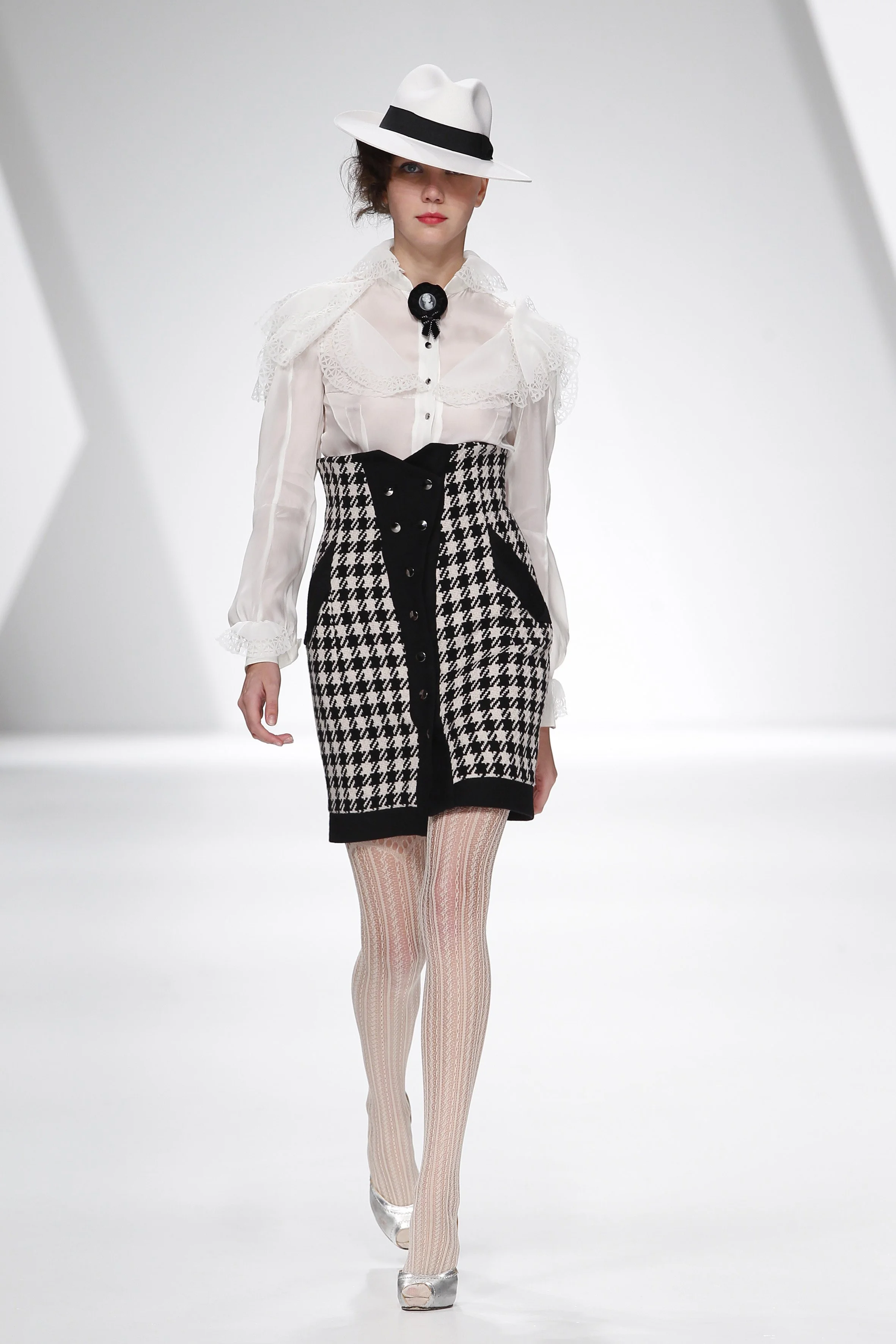 Storytailors_Gentlewomen_W2010_31.jpg