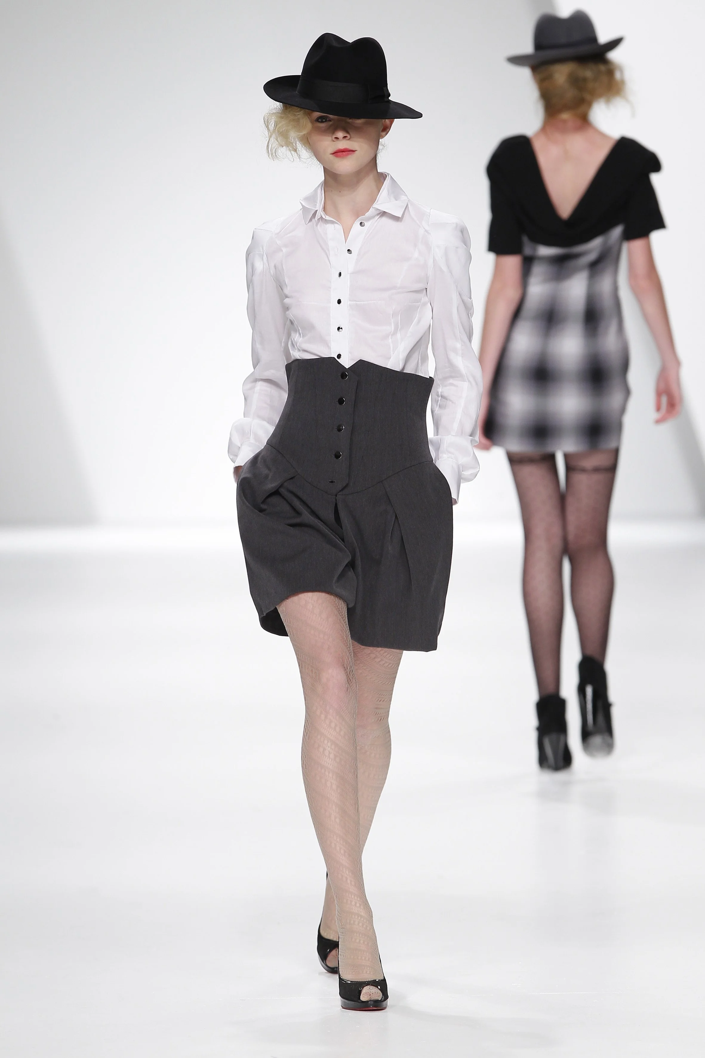 Storytailors_Gentlewomen_W2010_23.jpg