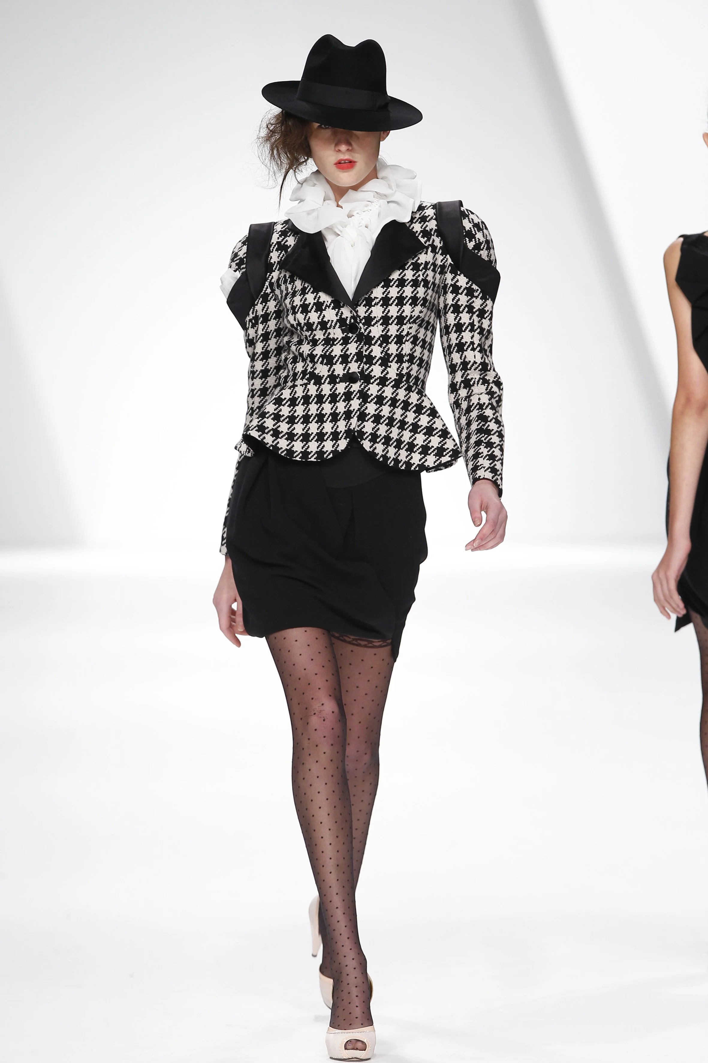 Storytailors_Gentlewomen_W2010_29.jpg