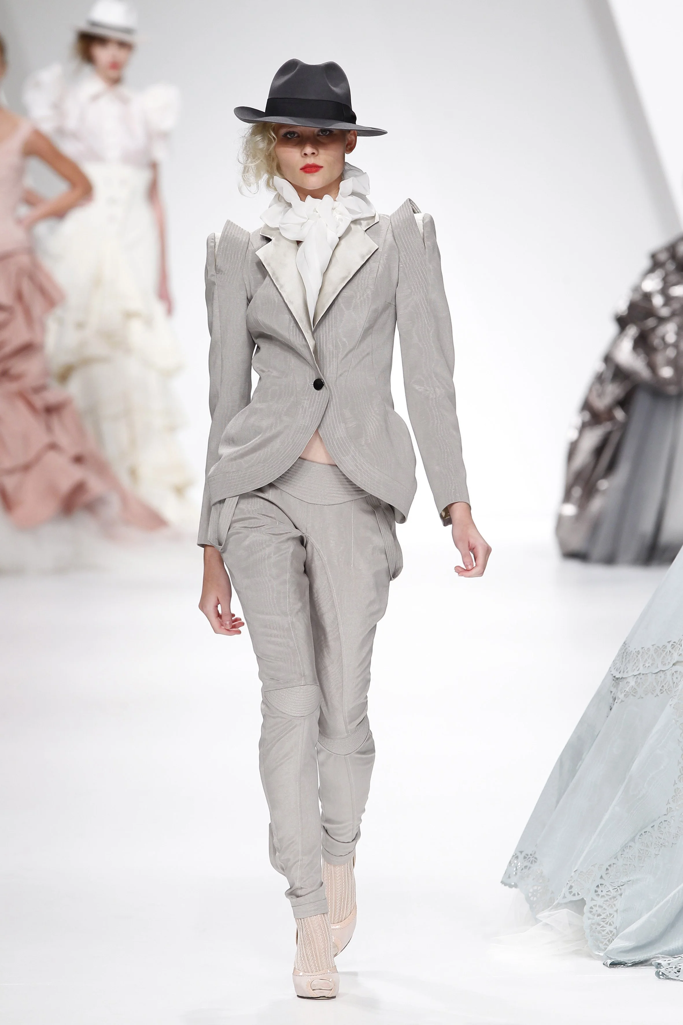 Storytailors_Gentlewomen_W2010_5.jpg