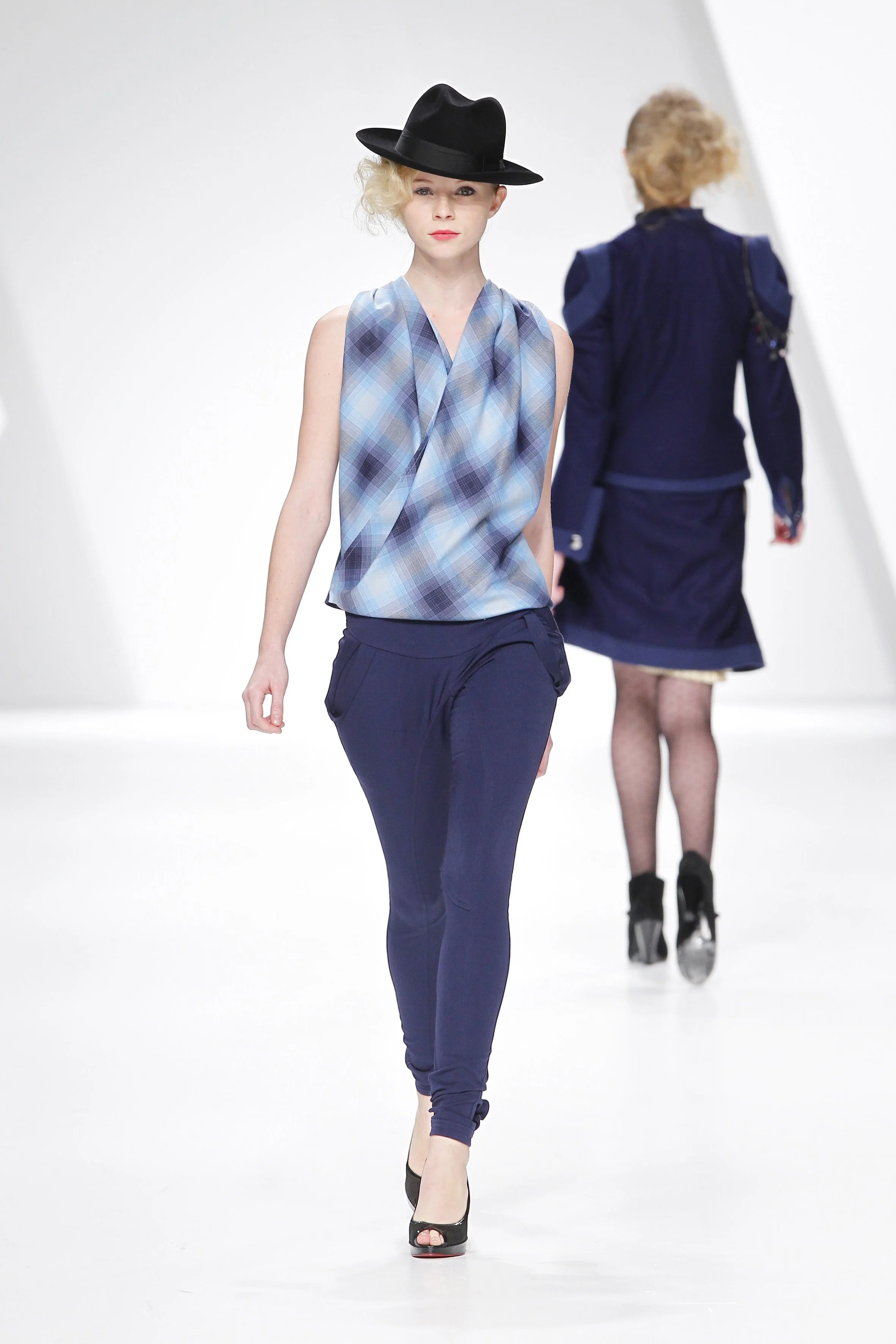 Storytailors_Gentlewomen_W2010_9.jpg