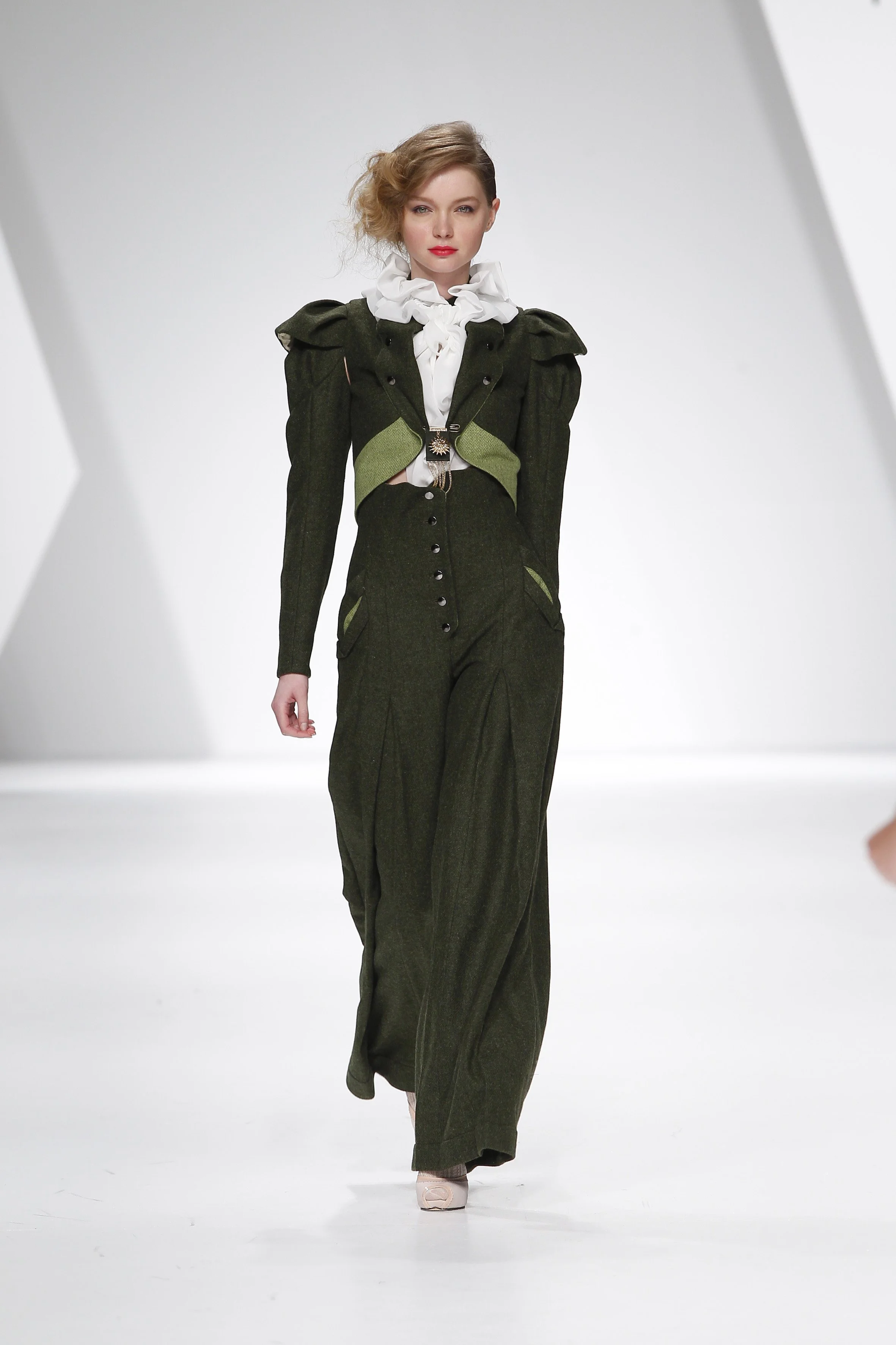 Storytailors_Gentlewomen_W2010_21.jpg
