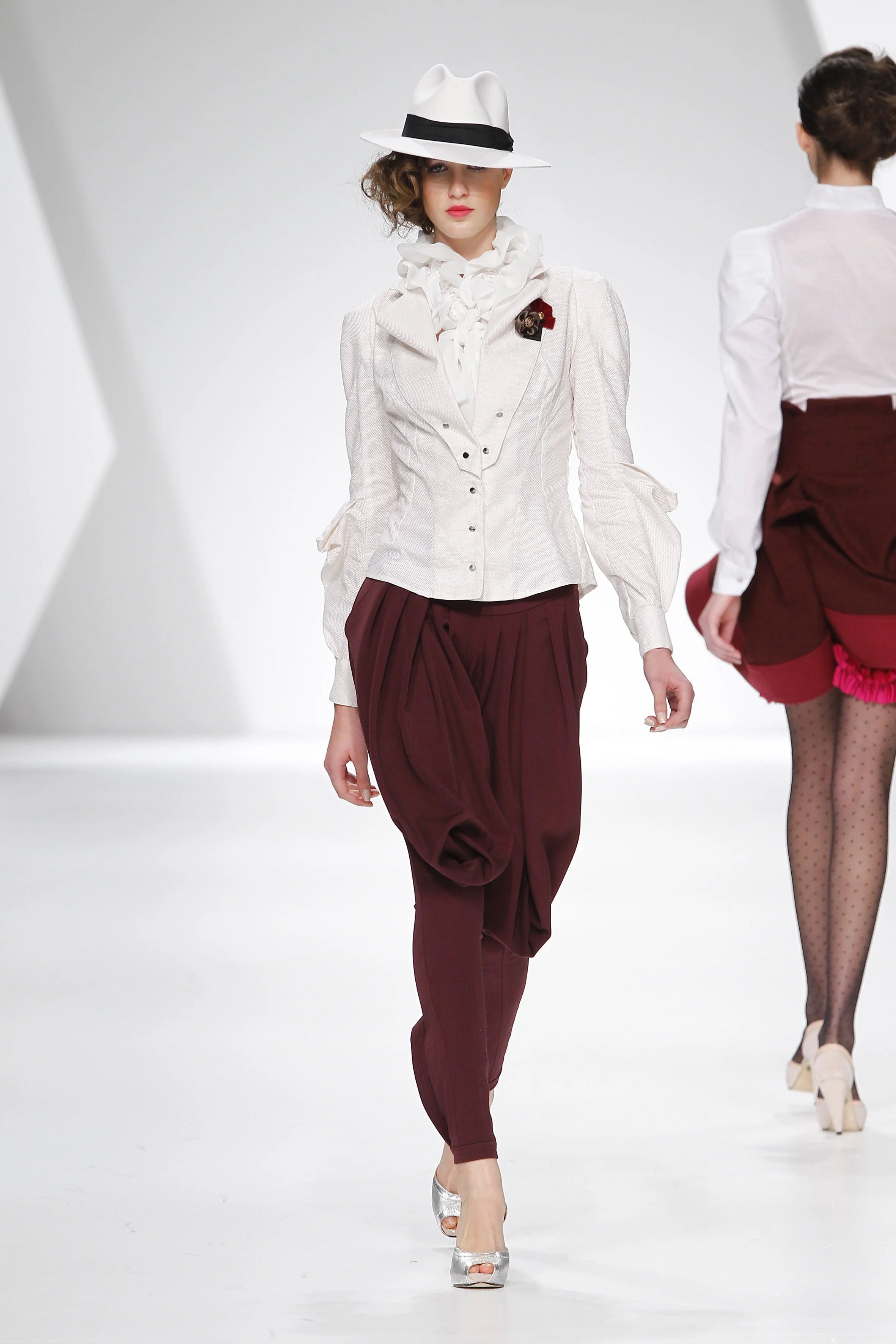 Storytailors_Gentlewomen_W2010_15.jpg