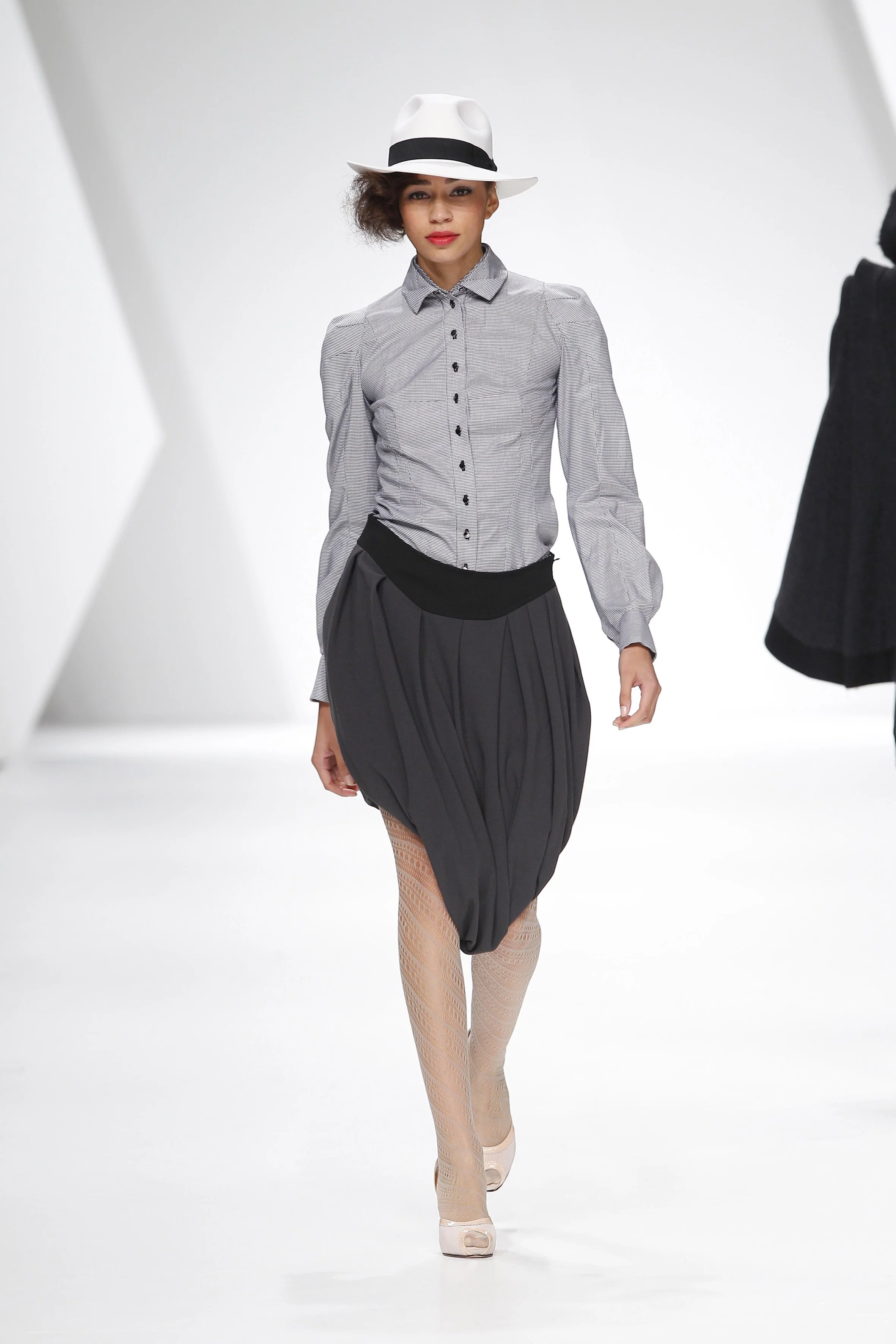 Storytailors_Gentlewomen_W2010_27.jpg