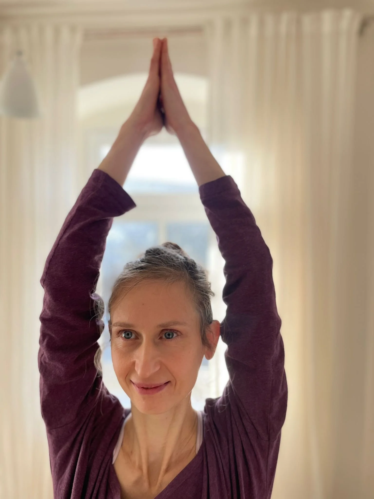 Anne, Yogalehrerin und Coach für Frauen ab 40, Bewegung aus dem Herzen