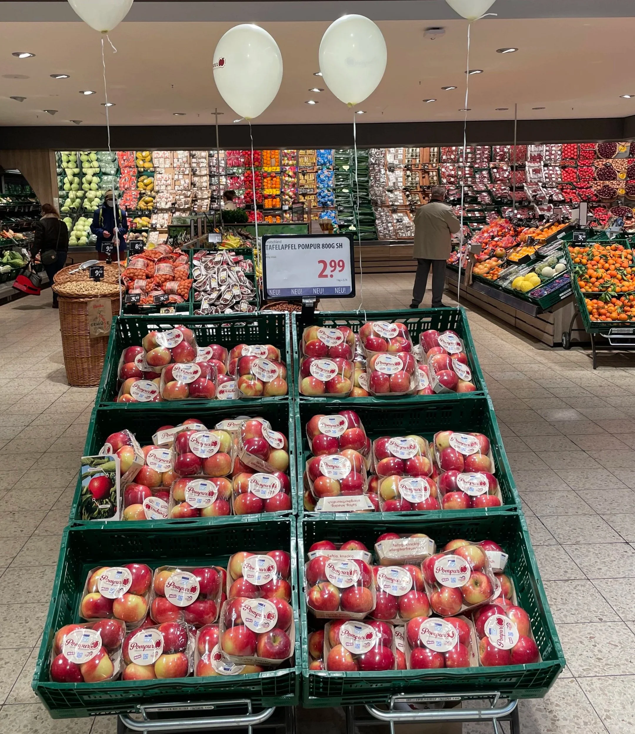 Market entry display - famila, Hamburg, 26/11, Brand and logo design - inhouse
