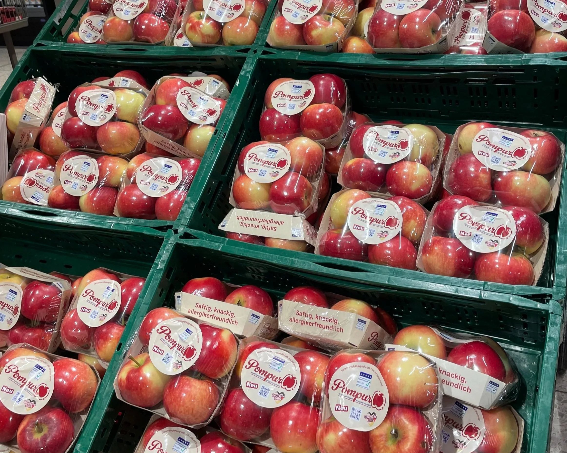 Market entry display - famila, Hamburg, 26/11, Brand and logo design - inhouse