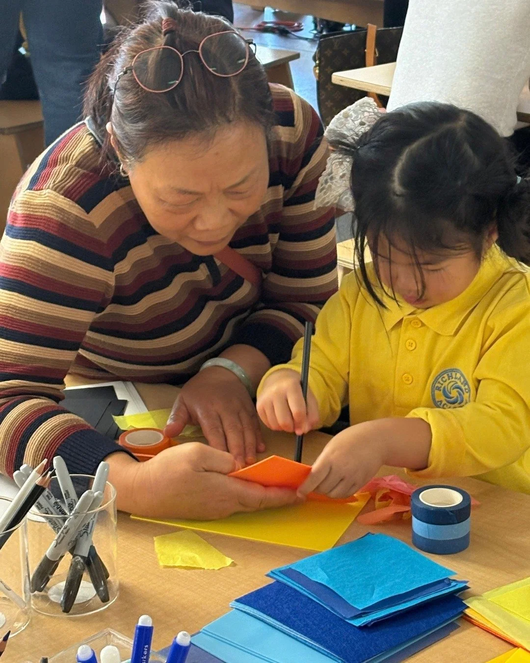 ✨ Watching the Kindergarten children create with their family was pretty special. 

Ms. Ostadhashem created a space where they could explore paint, clay, sensory materials and natural objects, experiment freely and make things their own.

The childre