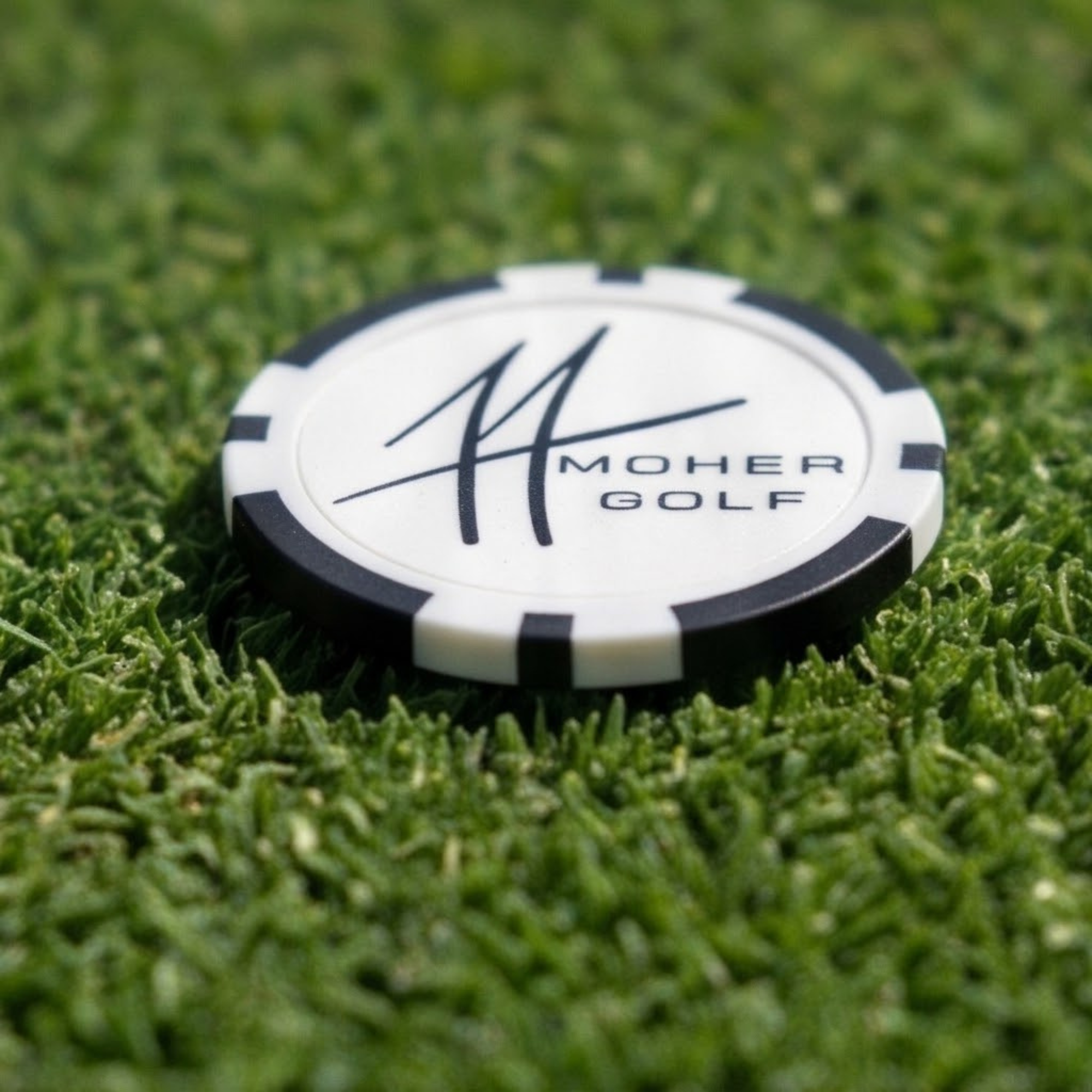 ball marker on grass.png