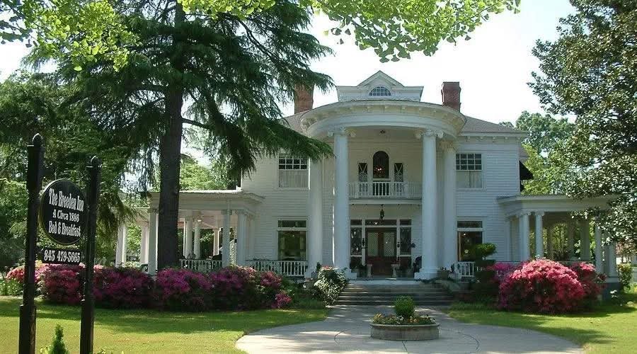 Breeden's Inn