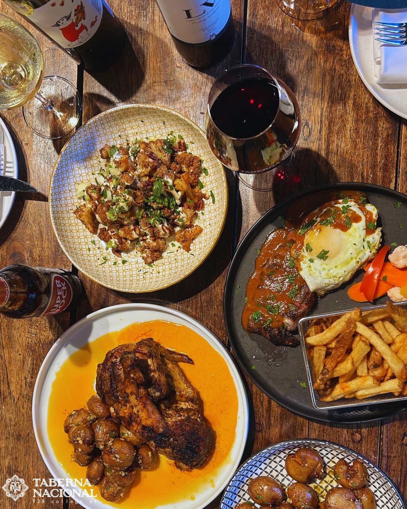 Kicking the weekend off Taberna style - our Piri Piri Chicken (our housemade Piri Piri sauce is the best in the city🤫), Bife &agrave; Casa and Cauliflower Popcorn will help you get your weekend started the Luso-Canadian way 🇵🇹 &bull;&bull; Reserve