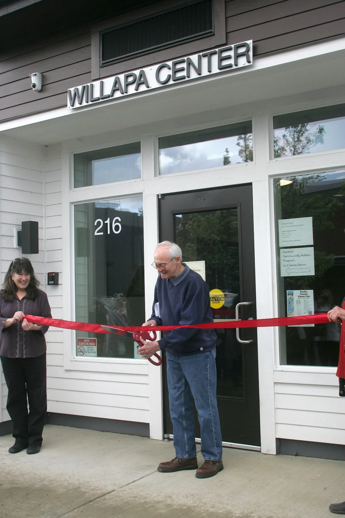 Ribbon cutting ceremony for Community Frameworks' Willapa Center