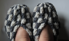 Classic Checkerboard Crochet Slipper Pattern | Cozy Crochet House Slippers