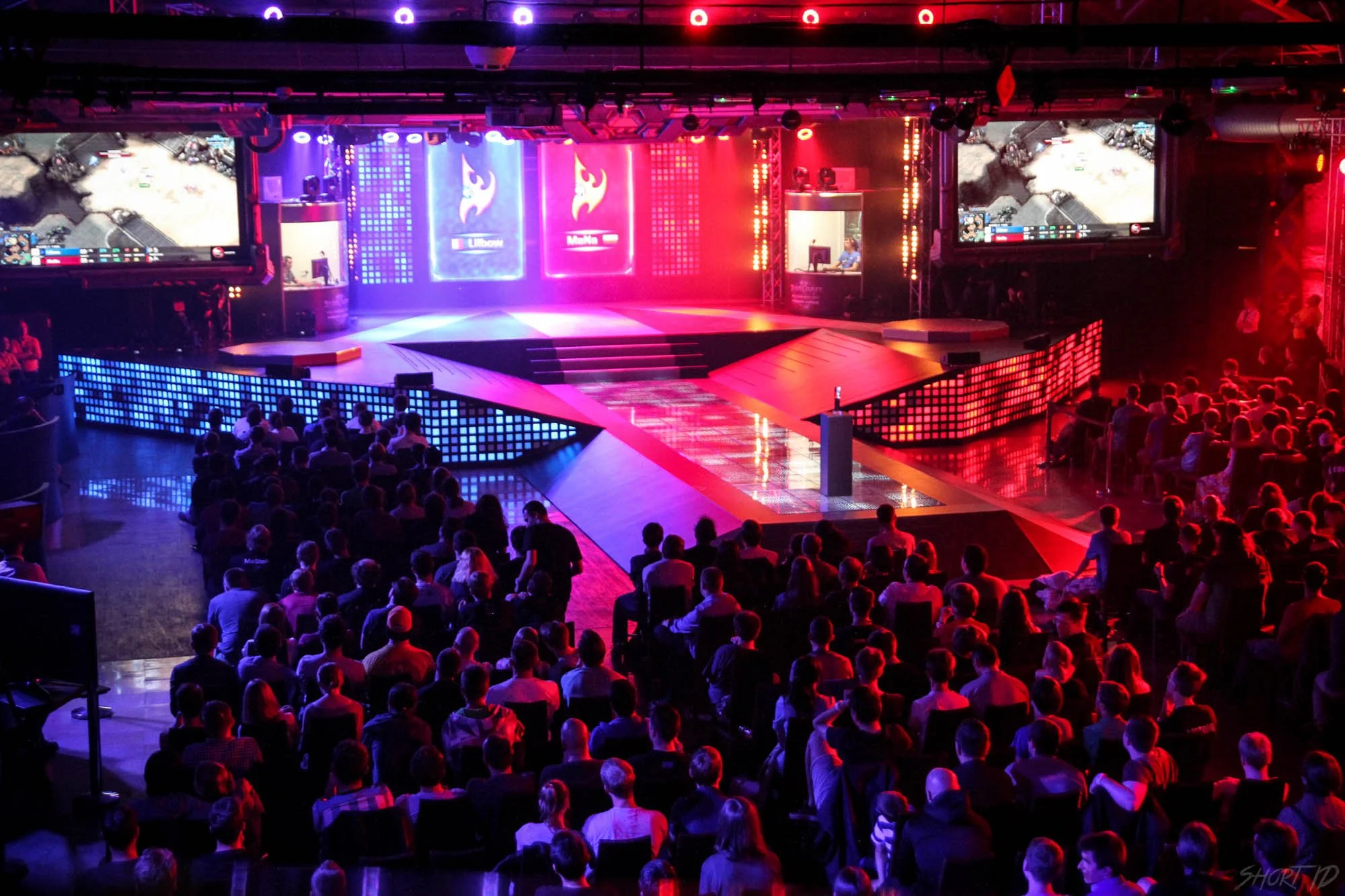 wcs-saison-3---scene-lilbow-vs-mana_25793845263_o.jpg