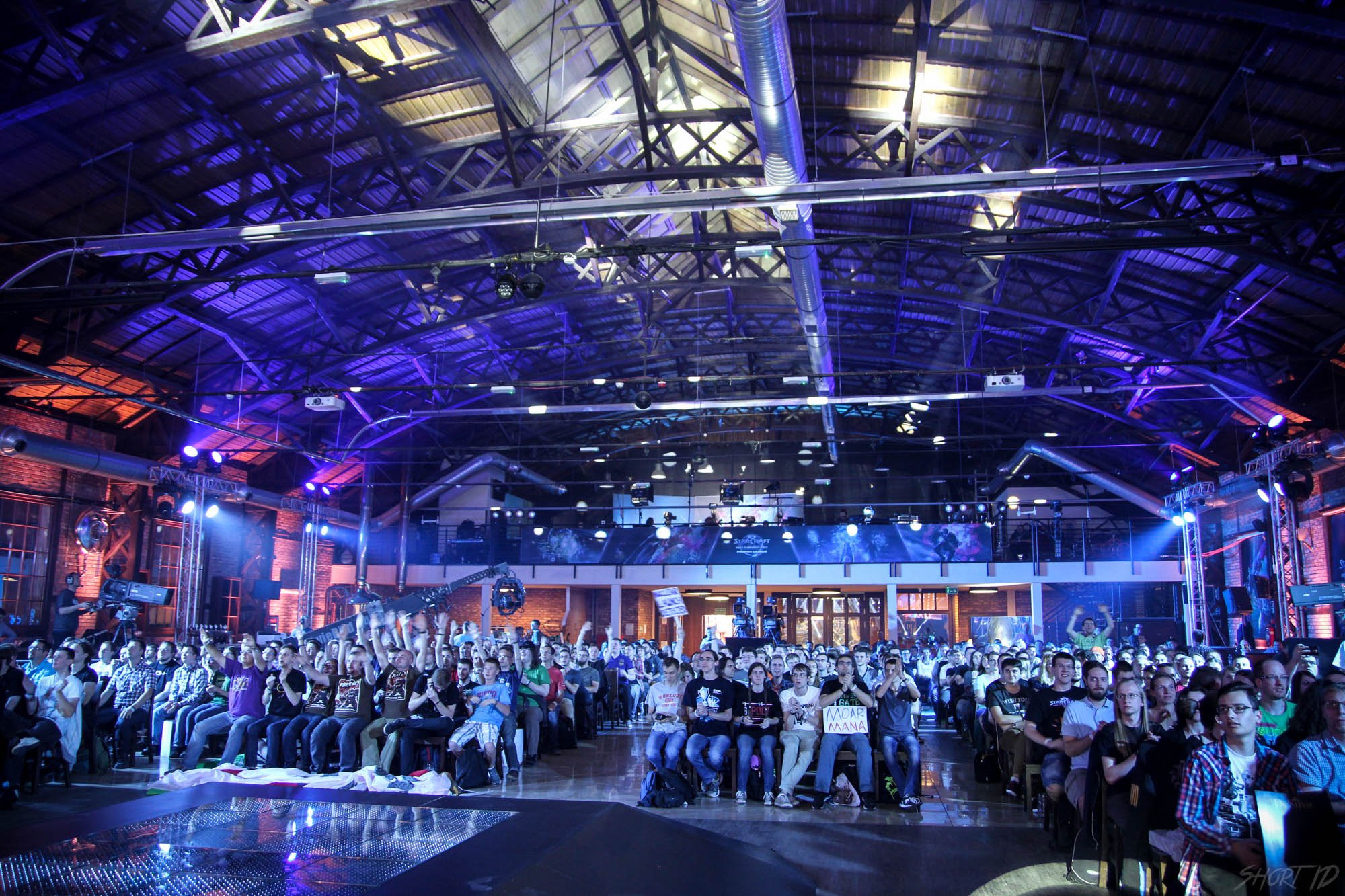 wcs-saison-3---foule-victoire-mana_26370704256_o.jpg