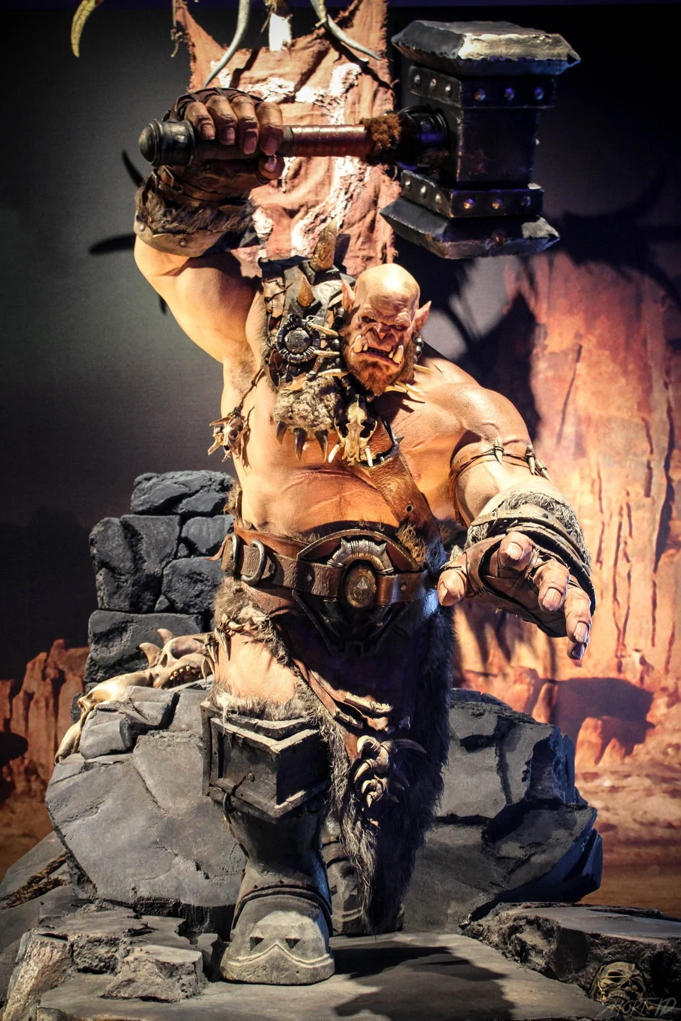gamescome-2015---statue-film-warcraft_26370568476_o.jpg