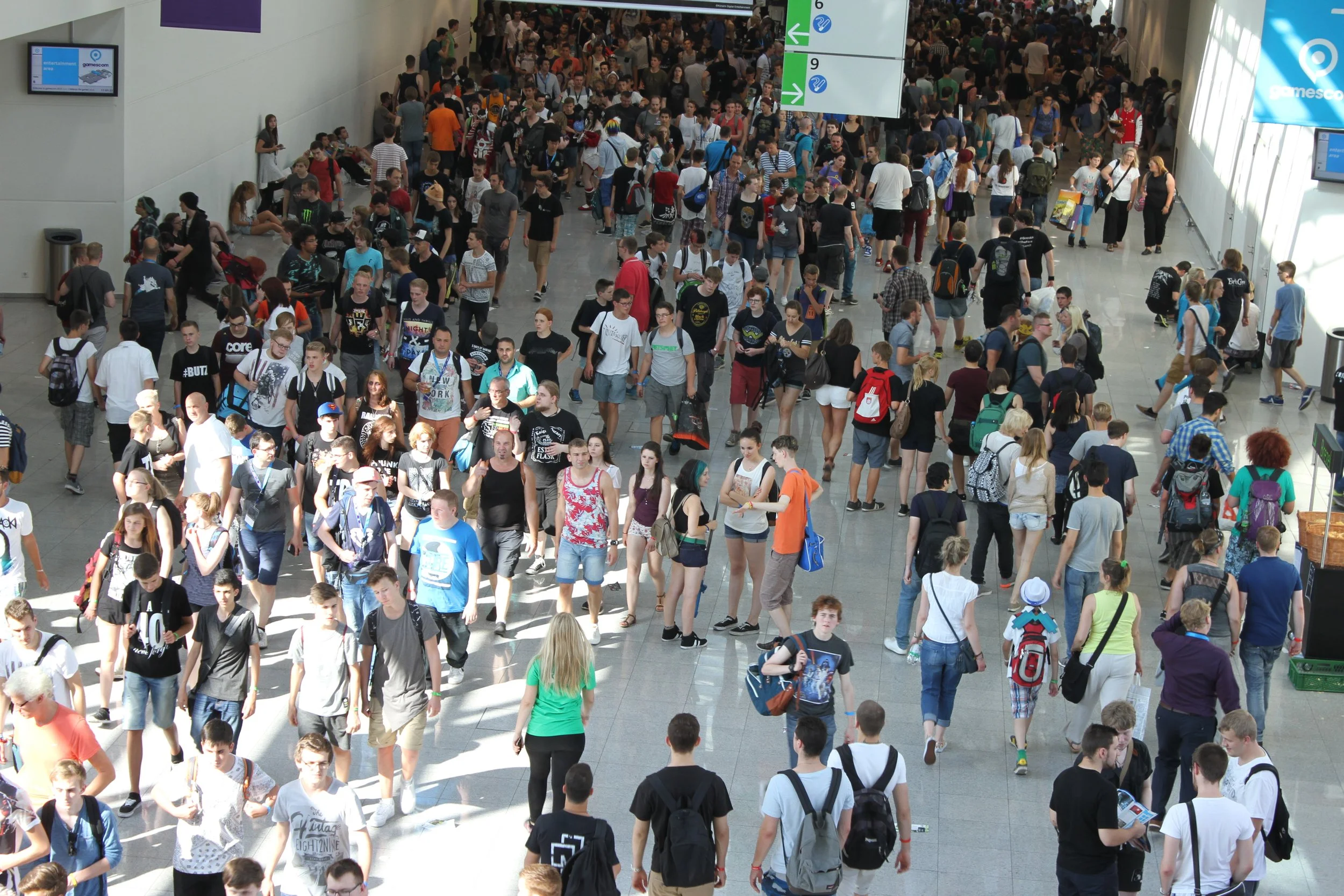 foule-gamescom_19744991953_o.jpg
