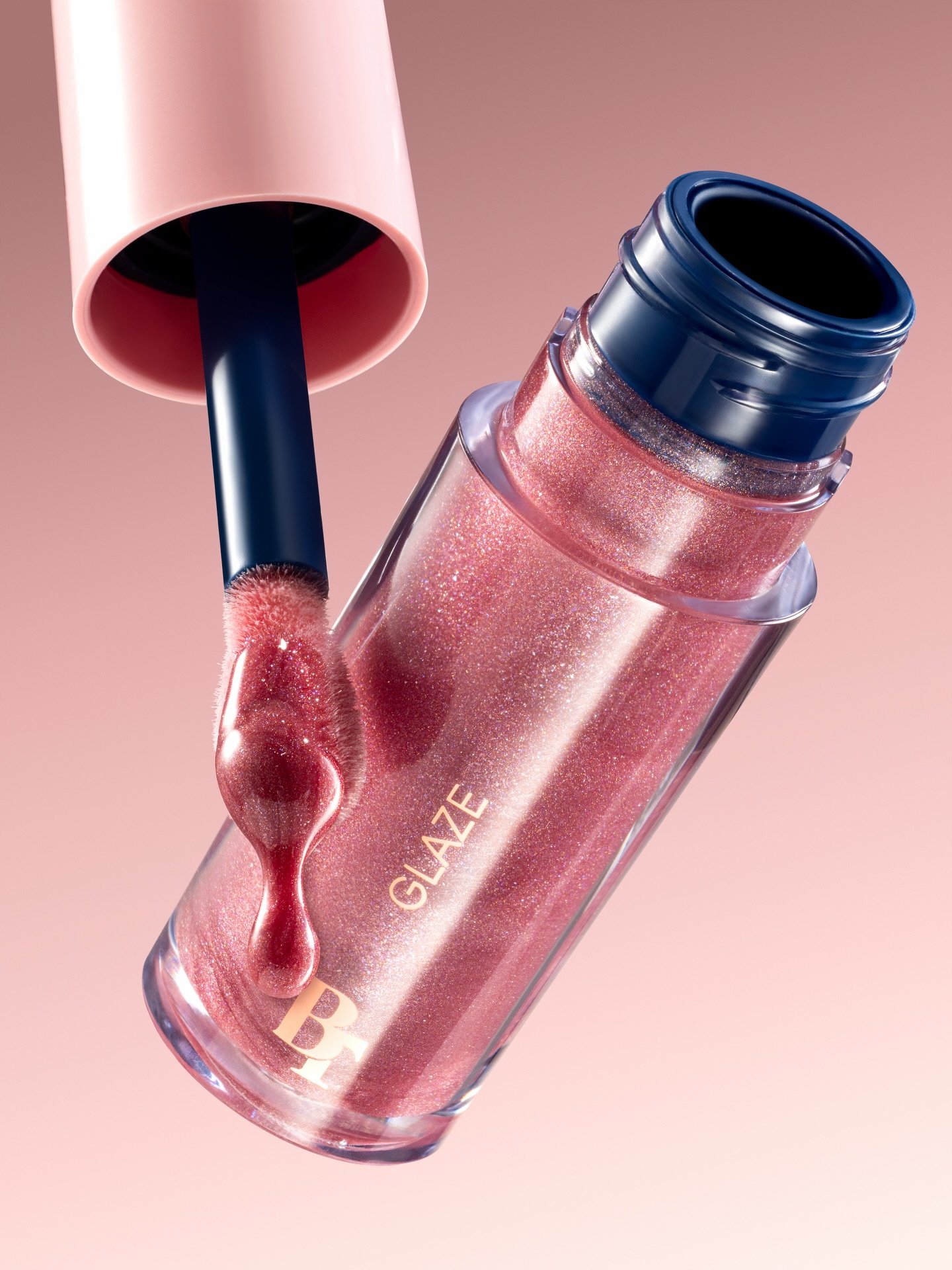 Batom líquido com acabamento de glitter rosado na embalagem transparente, com o aplicador ao lado.