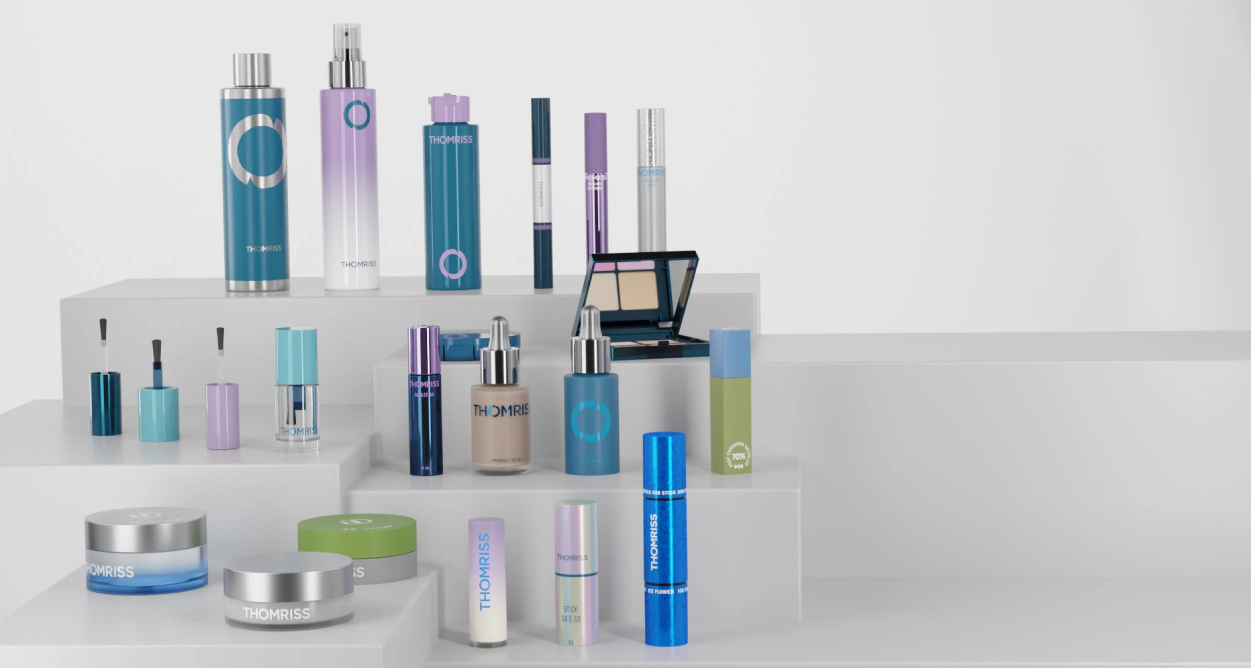 Coleção de produtos de beleza e cosméticos, incluindo sprays, cremes, batons, e maquiagem, organizados em prateleiras brancas. Produtos têm embalagens em tons de azul, roxo, e prata.