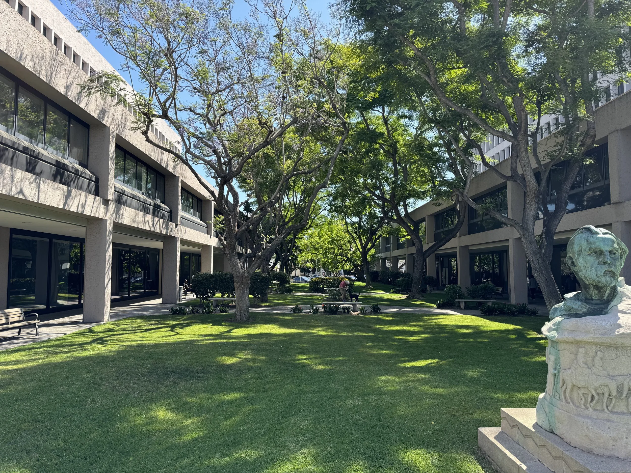 Courtyard at the offices of Brad Gilmore Therapy in Los Angeles