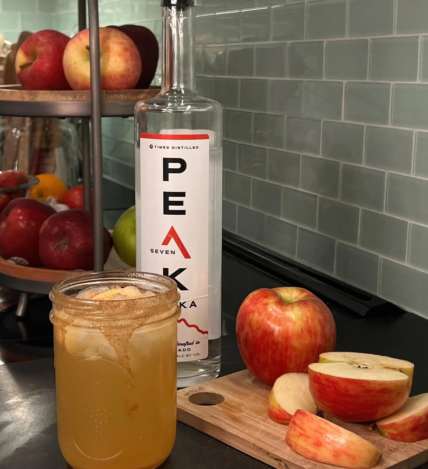 Spice up your fall with Peak 7 vodka! 🍁 #applespicemule #peak7vodka #explorepage