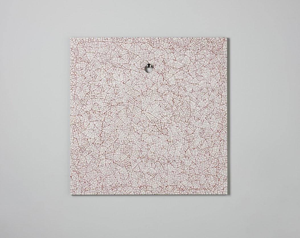 Broken-White-red.jpg-nggid03471-ngg0dyn-1054x836x100-00f0w010c010r110f110r010t010.jpg
