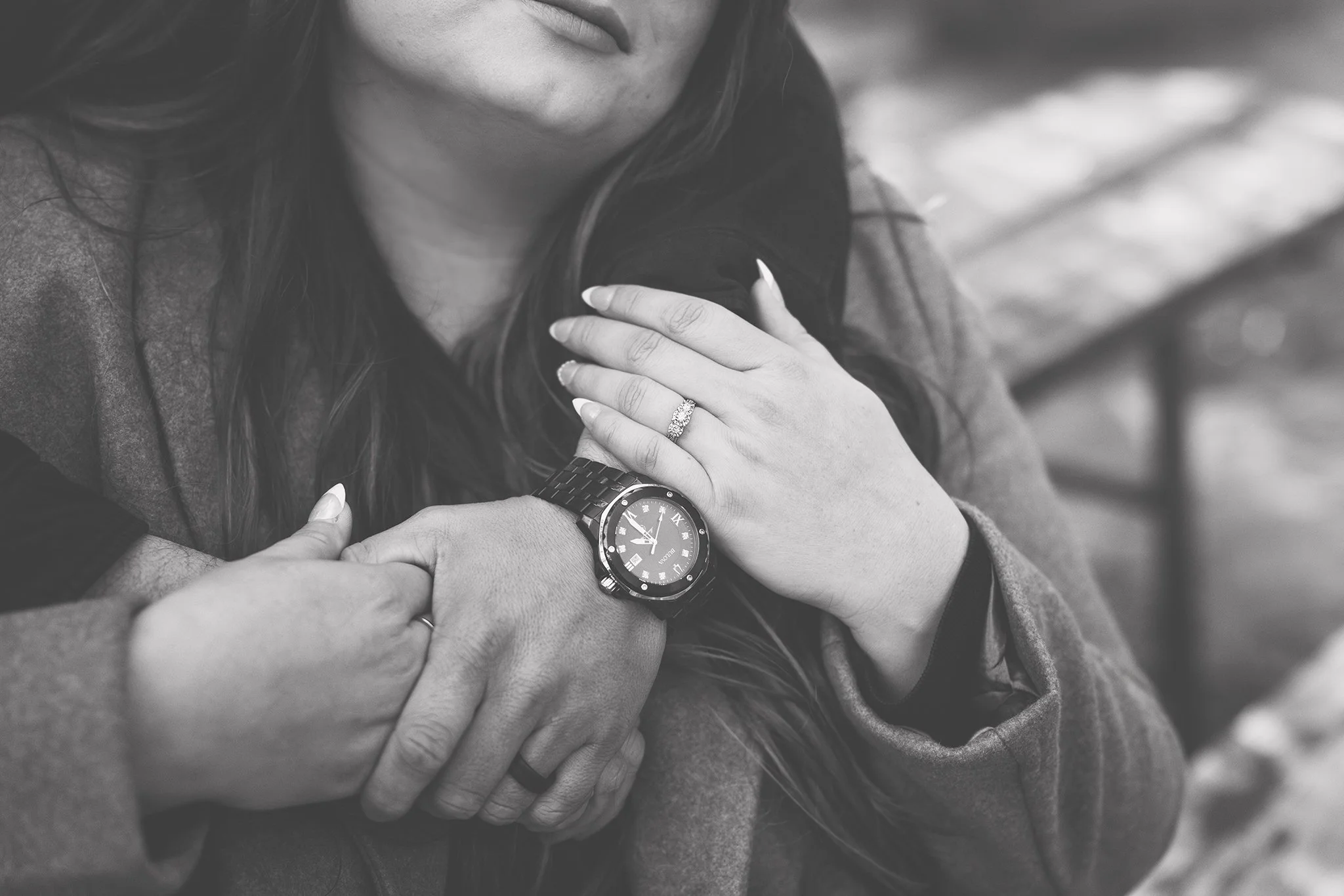 detail shot at an engagement photoshoot in Colorado. Winter engagement photoshoot in colorado. Detailed photo of the engagement ring. Estes Park engagement and elopement photographer.