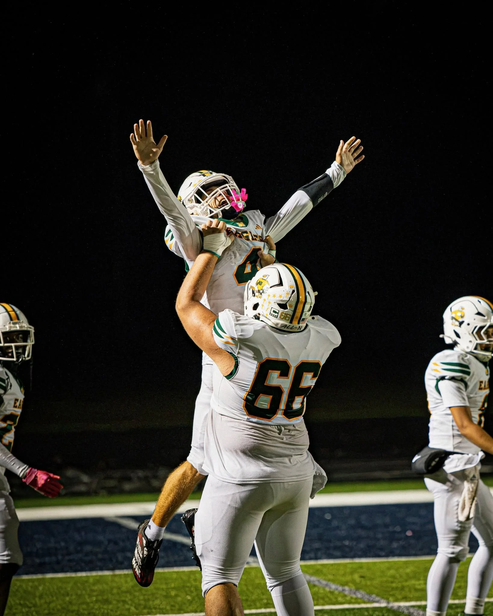 FLY EAGLES FLY 🦅🏈 Happy FNL!
.
.
.
 #highschoolsports #northbullitt #sportsphotography #highschoolfootball #FNL #fnl🏈