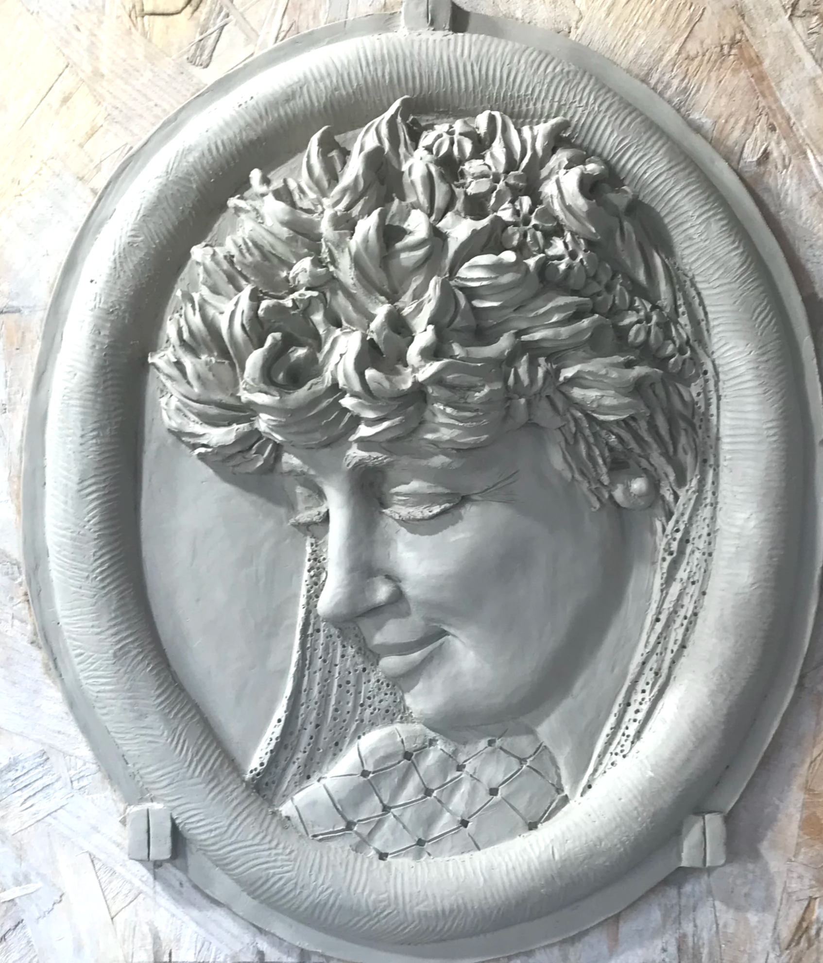 Visage modelée en argile-Jean Fournols